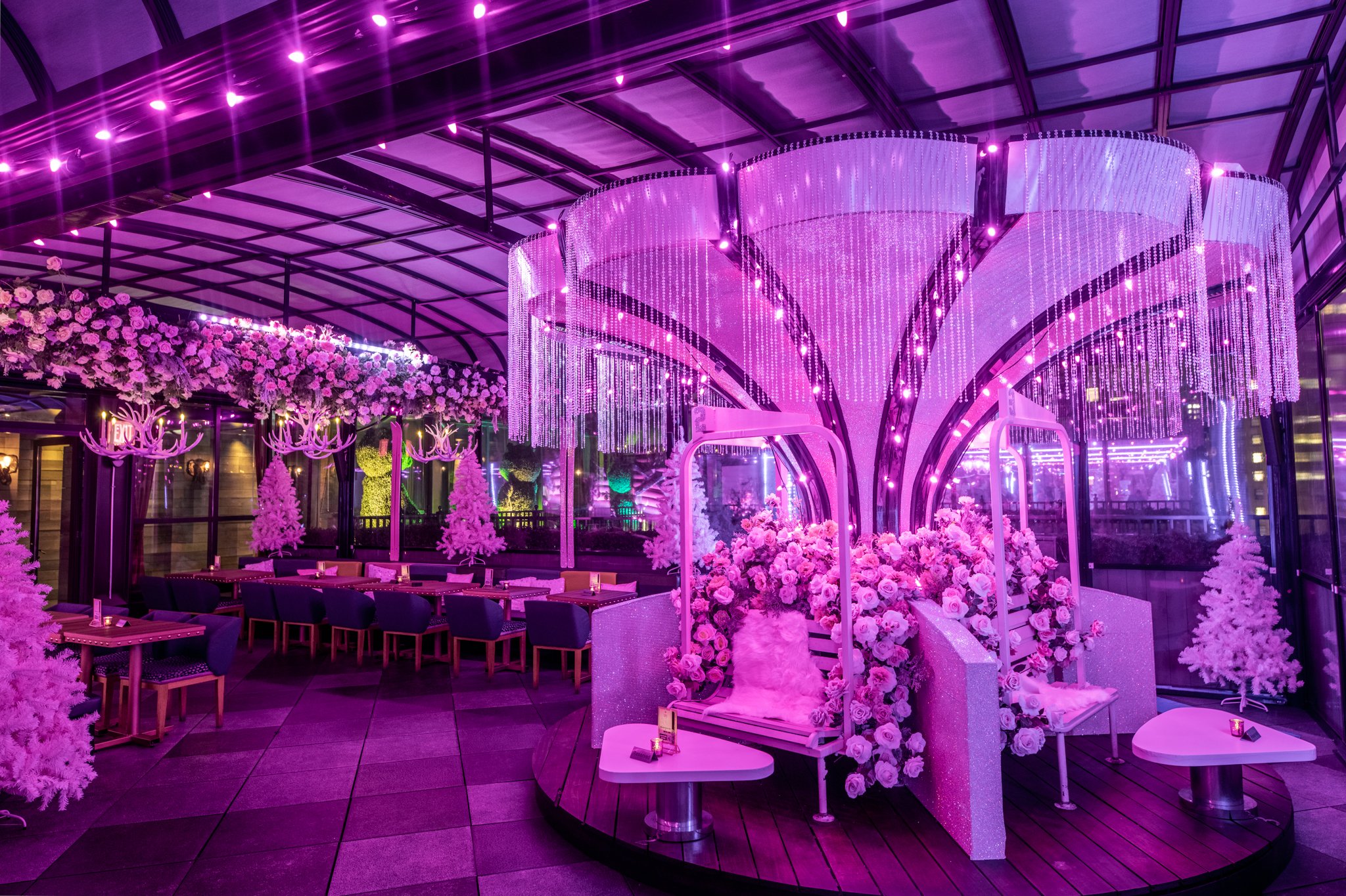  Manhattan’s ‘ it’ &nbsp;rooftop bar and lounge -- known for their much-anticipated holiday installs season after season -- is celebrating sky-high eating and drinking this season with a new apres-ski holiday pop-up on November 19th -- bigger and bet