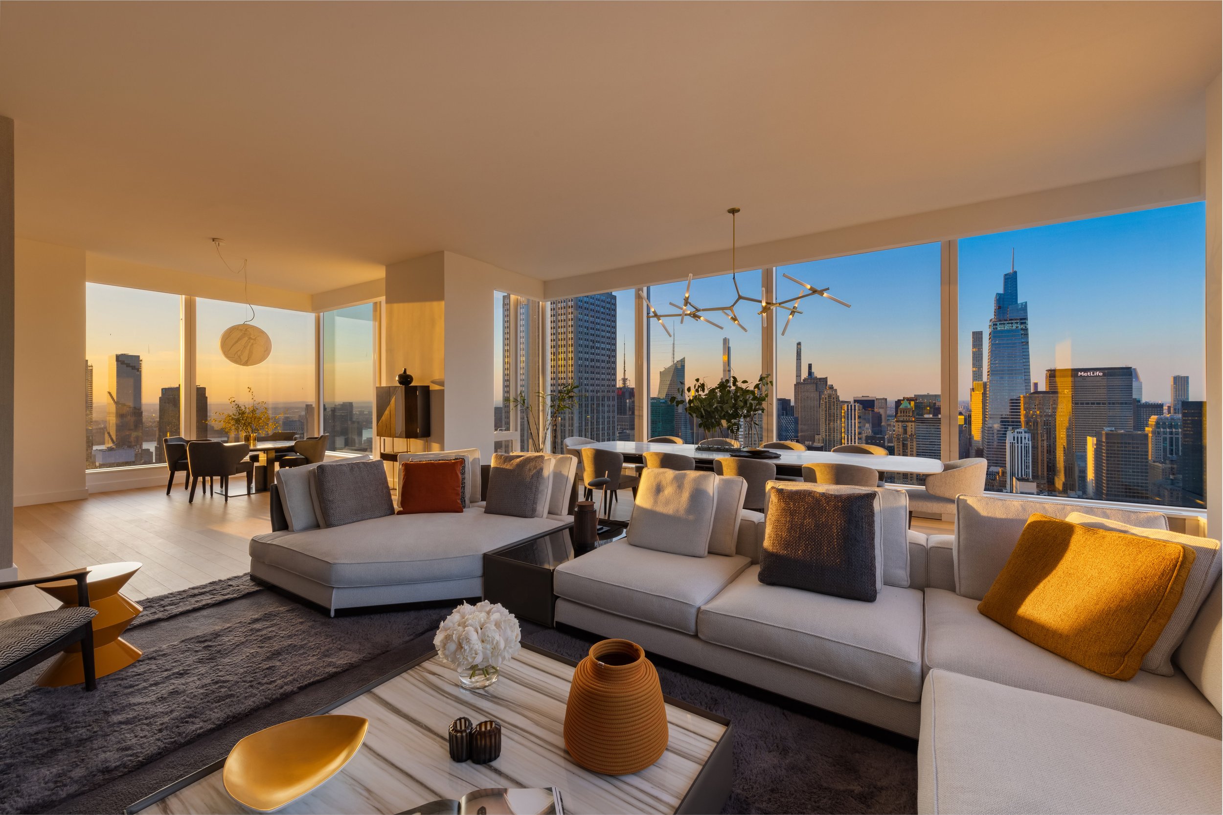  In the heart of stylish NoMad, Madison House offers unsurpassed panoramic views of New York City, where every residence has a corner window and 11-foot ceilings or higher. With architecture by Handel and interiors by Gachot, these homes start 150 fe