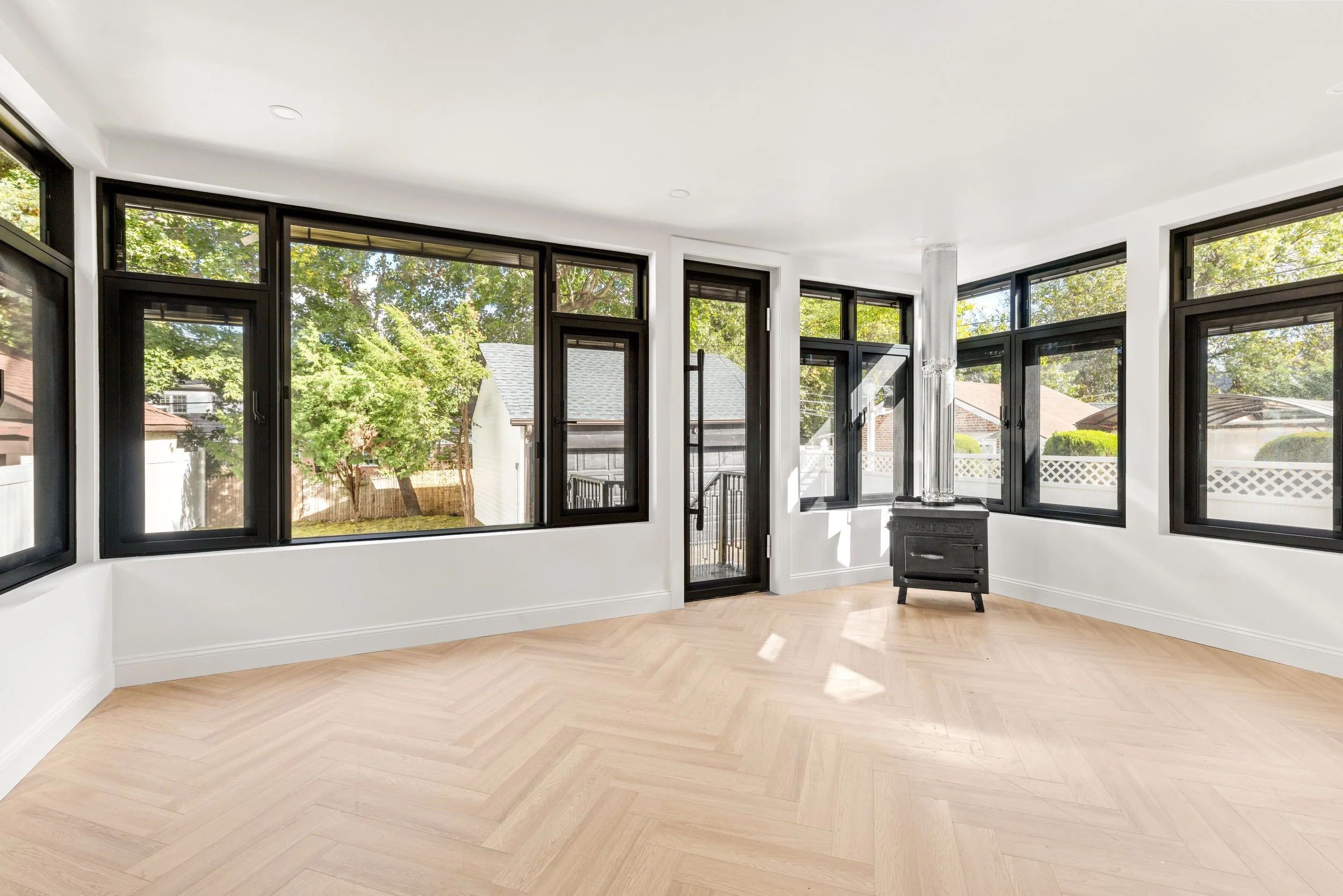 85-15 Wareham Pl-14.jpg