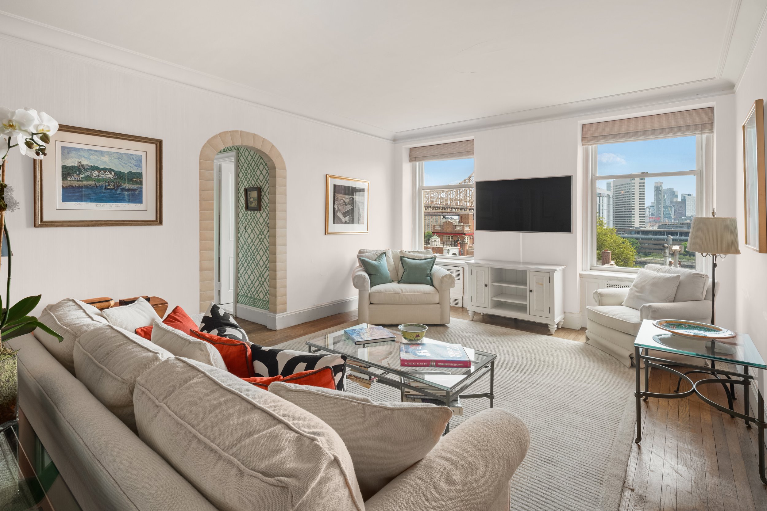 4SUTTONPL67-SuttonAreaNewYork_Eliza_Shaw_DouglasElliman_Photography_121083054_high_res.jpg