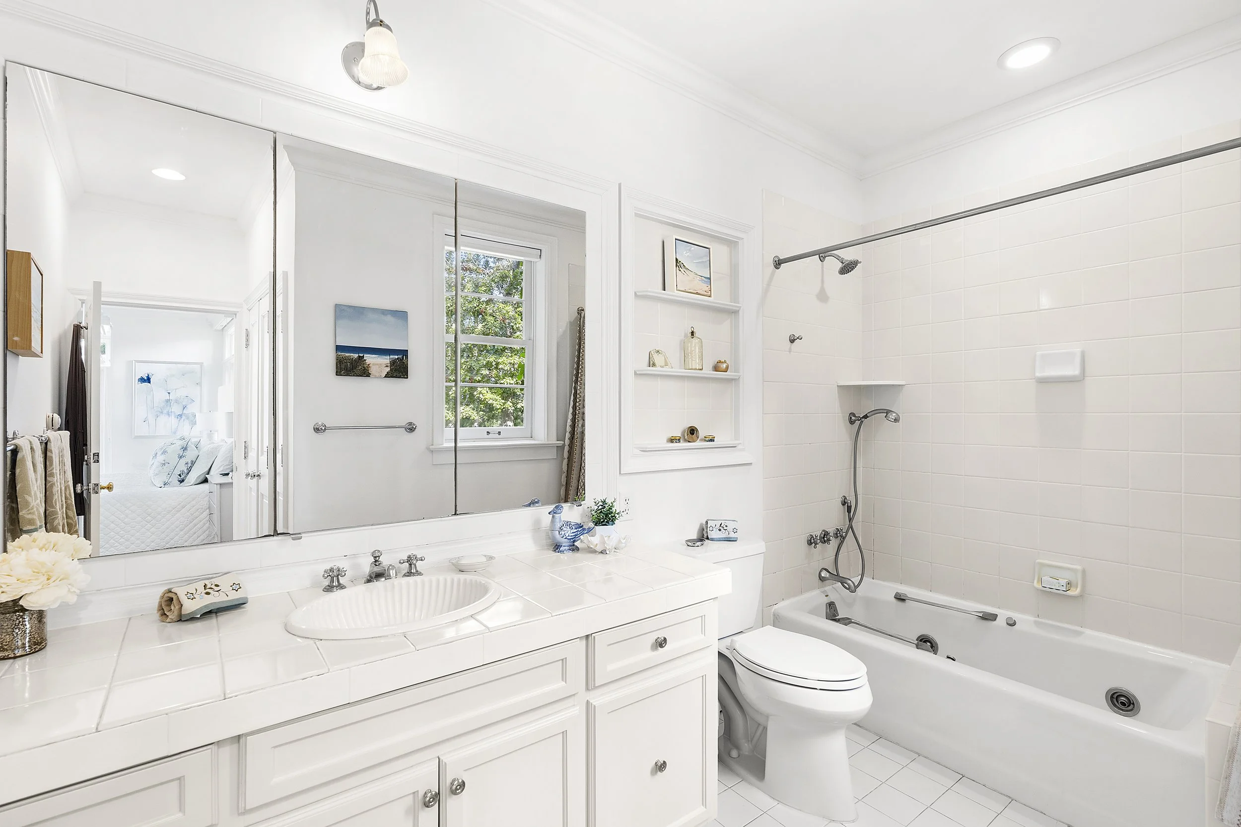41_Niamogue_Lane_Quogue_NY_11959_(22).jpg
