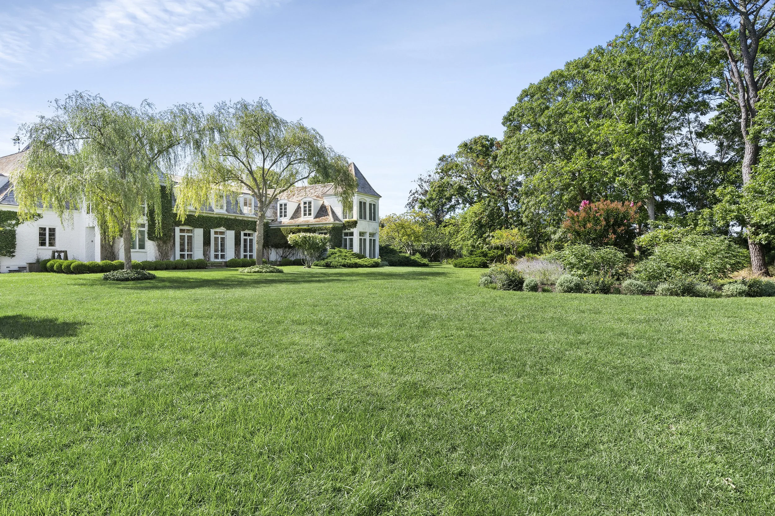 41_Niamogue_Lane_Quogue_NY_11959_(02).jpg