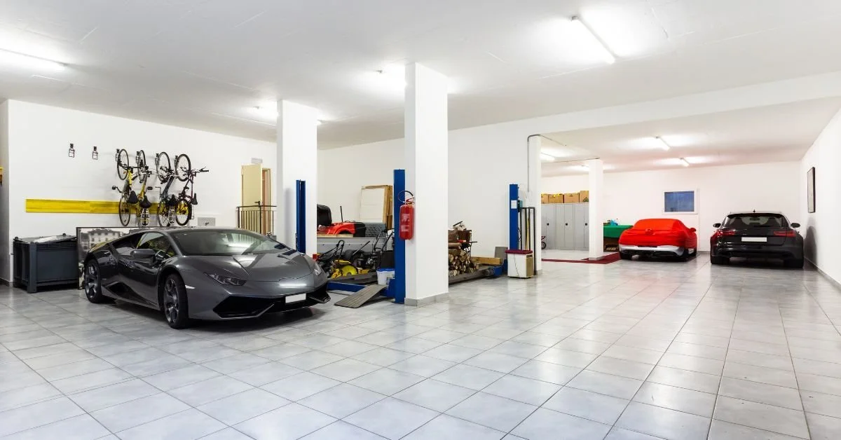 spacious-white-garage-image1.jpg