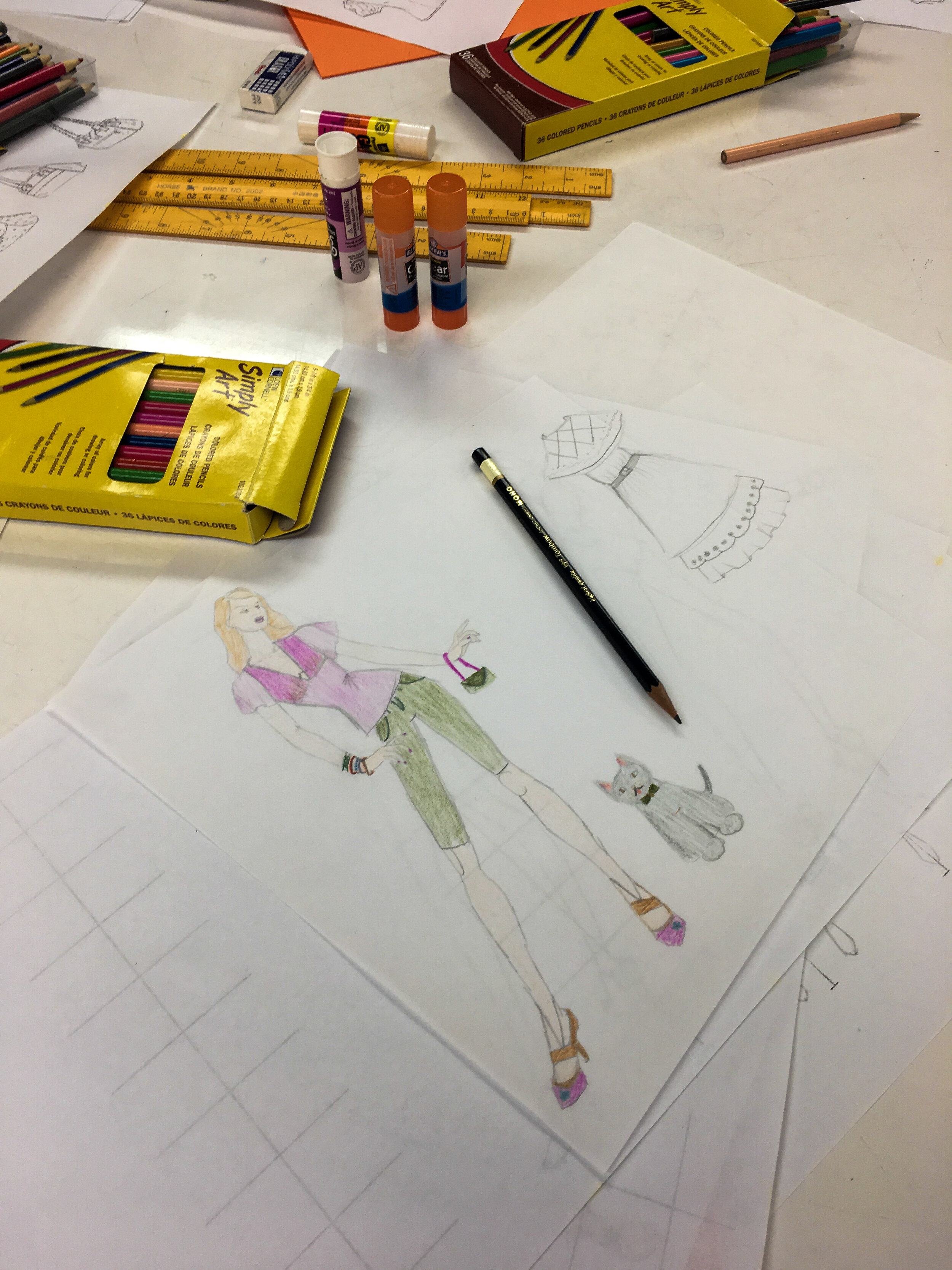 Fashion Design: Fashion illustration book for kids and teens. Draw