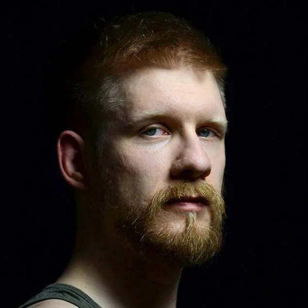 LOVE DRAGON Love Dragon lives in Berlin. His experience with dancing started in Ballroom. Since 2007 he has been dancing Tango Argentino. Later he found an inspiring new playground in Contact Improvisation that has influenced his Tango style. Switching between and blending the roles is one of the main sources of joy for him, and it has been an integral part of how he presents Tango to his students. Since 2004 he has been teaching weekly classes, at festivals and privately in Austria, Belgium, Danmark, Germany, Sweden, Switzerland and the UK. 