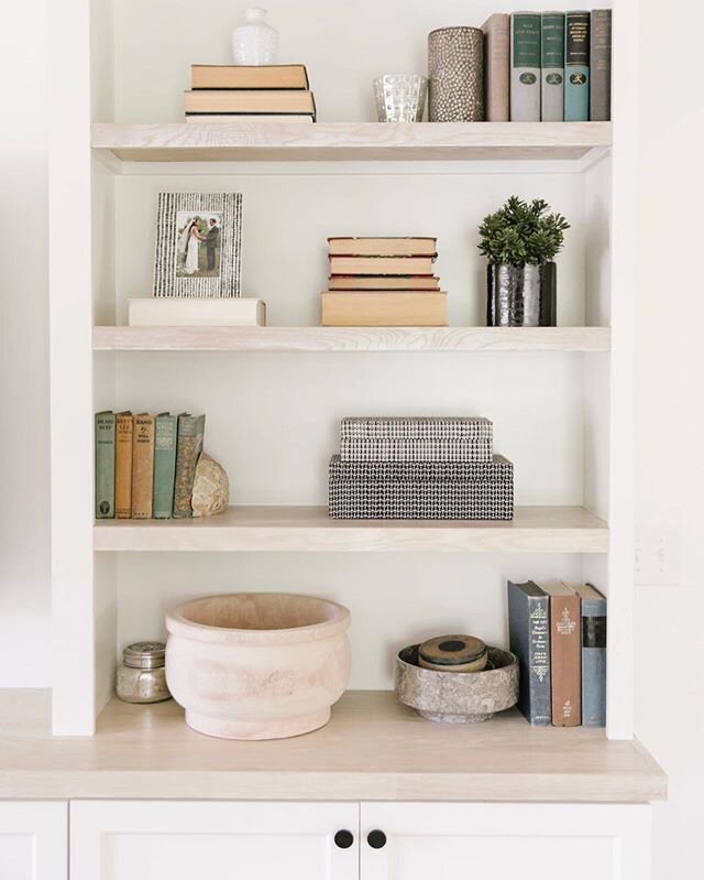 A little &ldquo;shelfie&rdquo; action for our IG fam on this sunny Thursday ☀️ This custom built in from our South Ivy Remodel made space for some chic displays! C2Designer @juliawilkinsinteriors ▫️ #southivyremodel #shelfie #shelfstyling #remodel #d