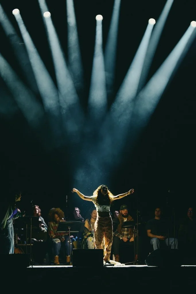 dear everything concert 156.JPG