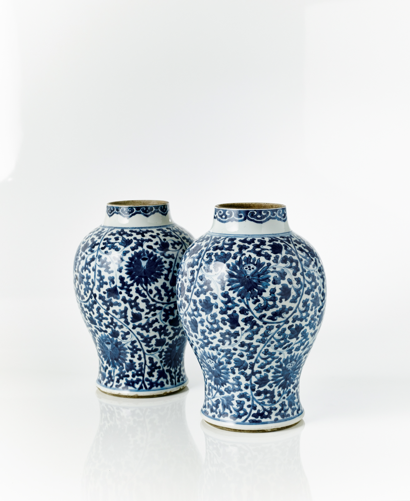 A pair of  Chinese Kangxi  period jars 