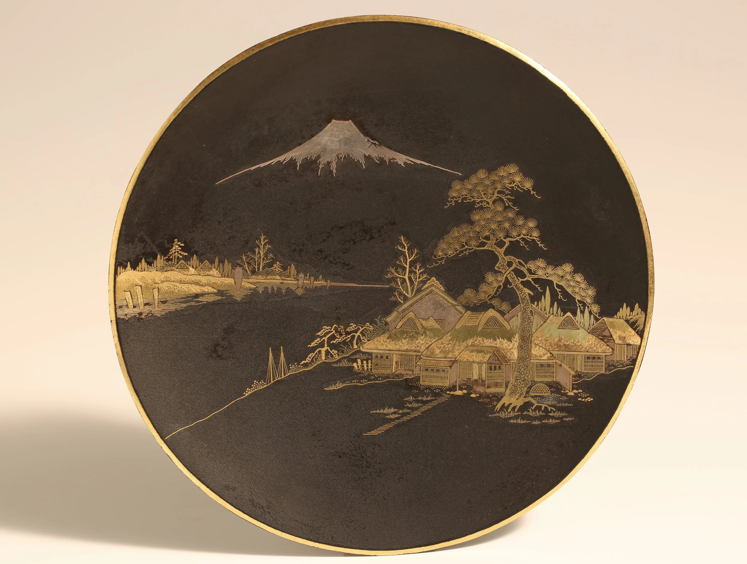 A Japanese Komei Iron inlaid dish.