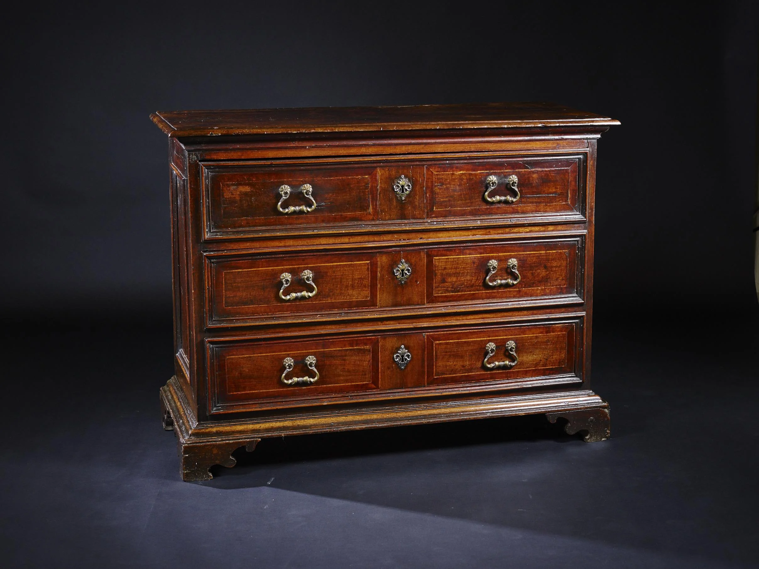 17th century Italian walnut cassettone