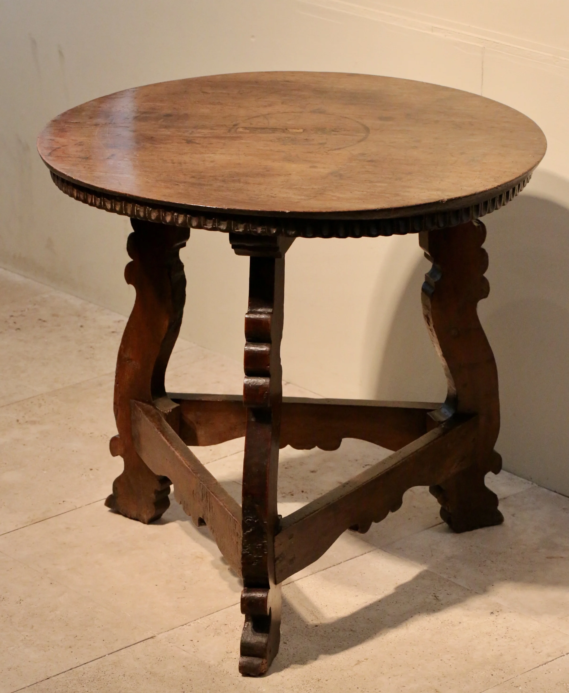 Rare renaissance tripod table