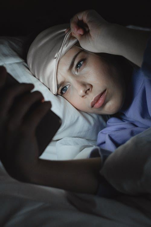 How to Prevent Eye Damage from Phones: 12 Best Practices