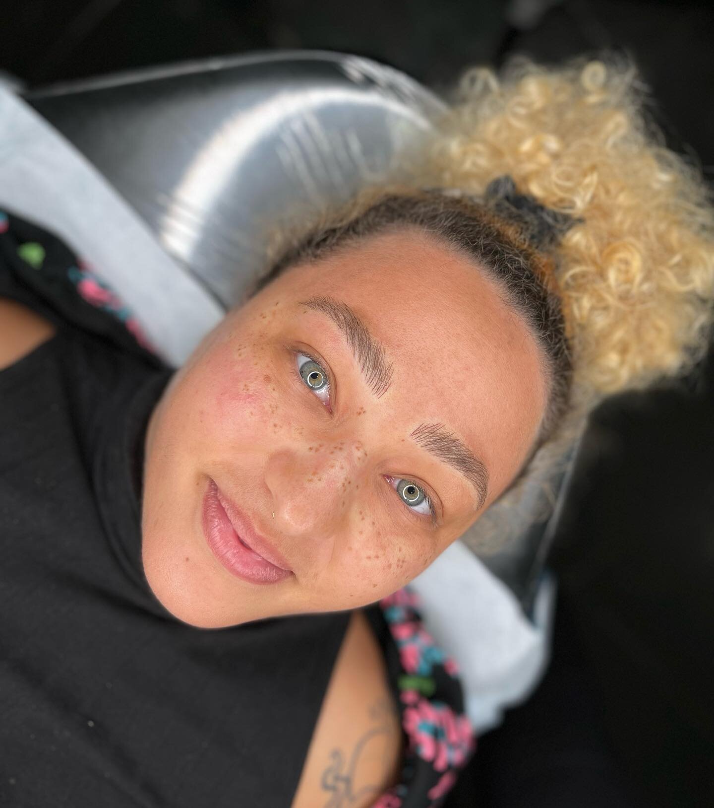 Swipe to see what happens when a Sagittarius meets another Sagittarius 👉❤️&zwj;🔥👈 One more shot of this cutie because I had the absolute MOST fun with them! 🥹💞 First session of #microblading and #freckletattoos ✨