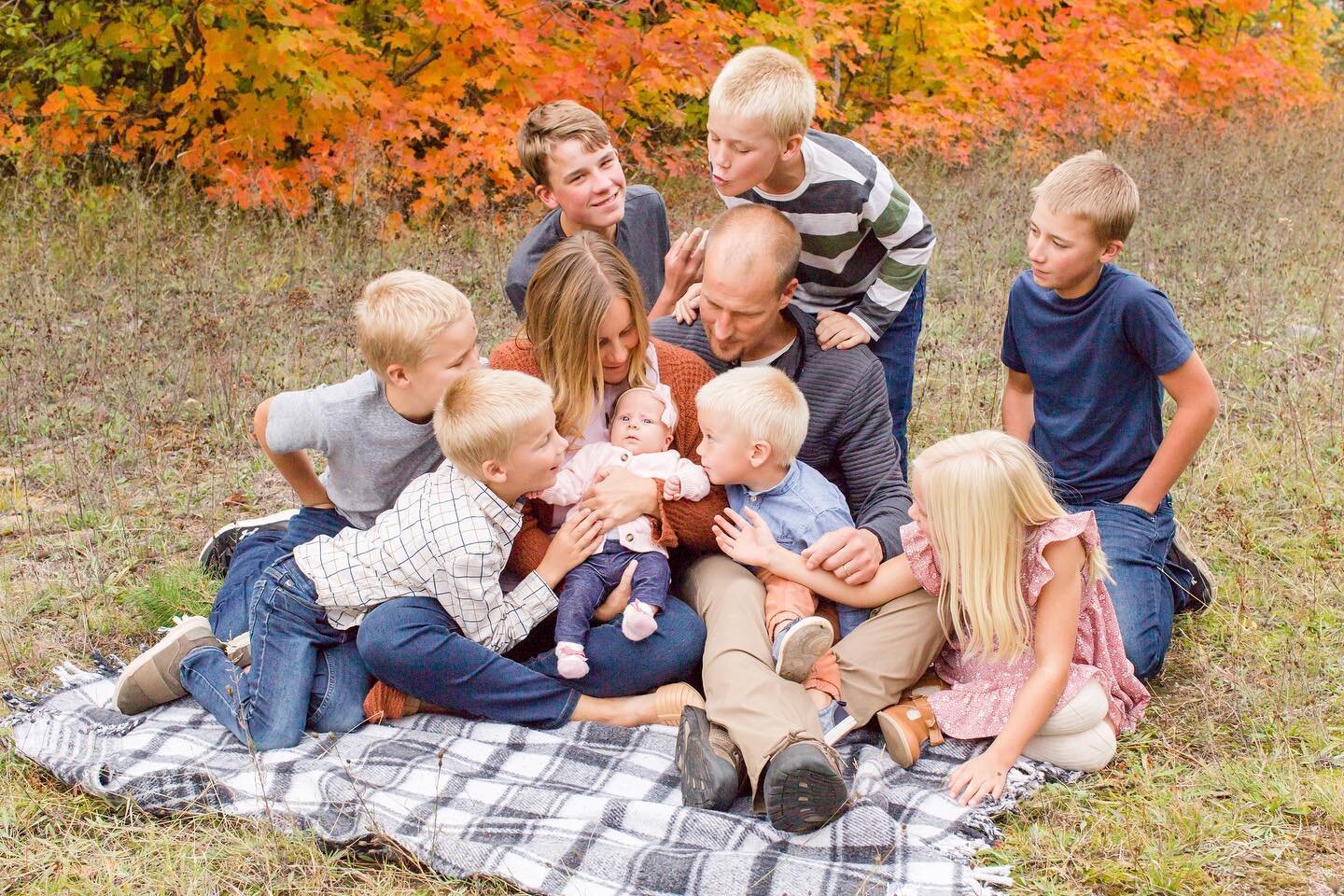 Welcome to the beauty and chaos of a big family baby Rosie.  You&rsquo;ll love it!
.
.
.
#nataliecarolynphotography #nataliecarolynchildren #northernmichiganphotographer #upperpenisulaphotographer