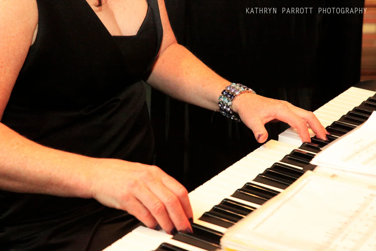 hopelink piano player.jpg