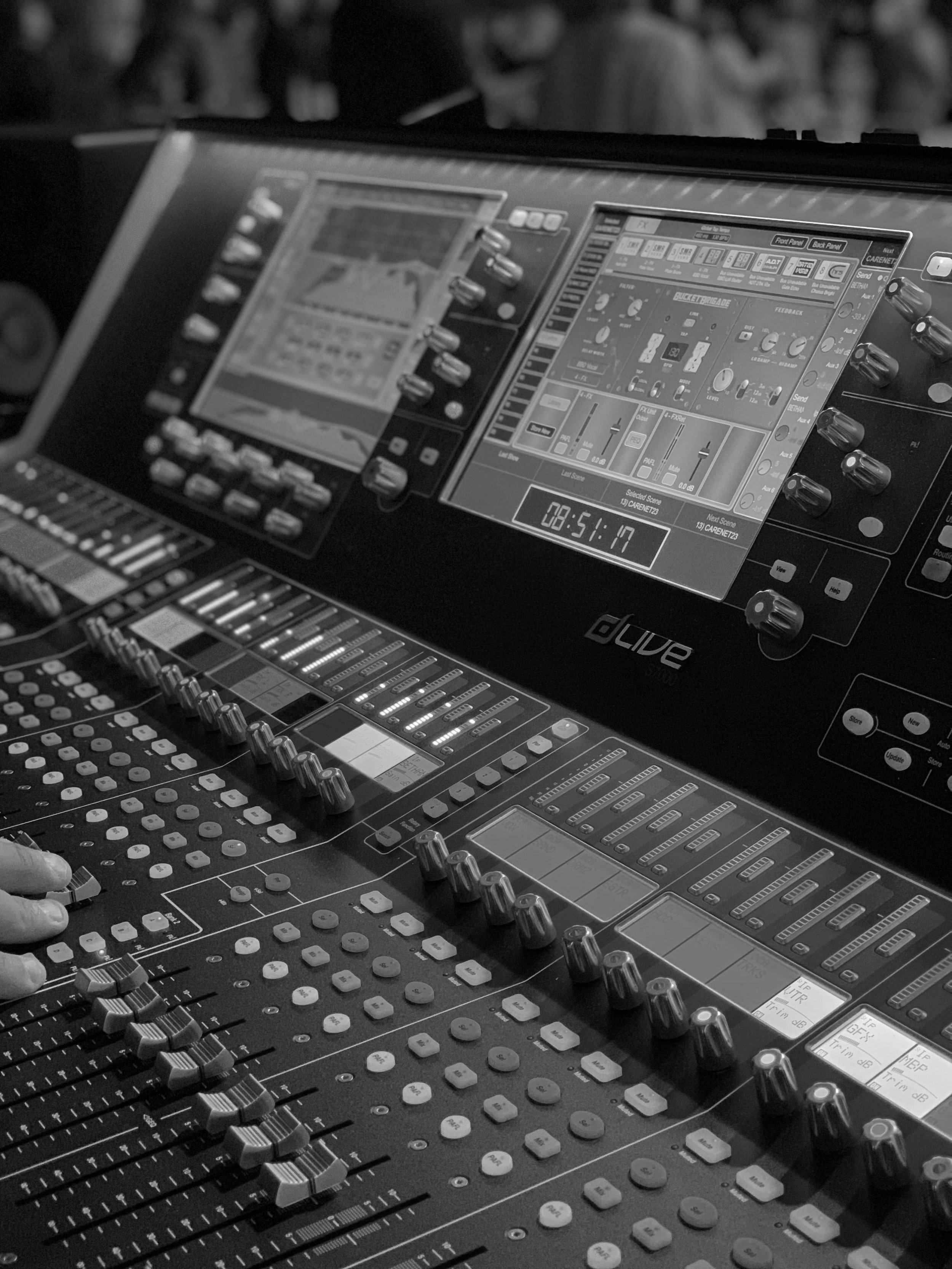 dLive Mixer Vert BW IMG_3642.jpeg