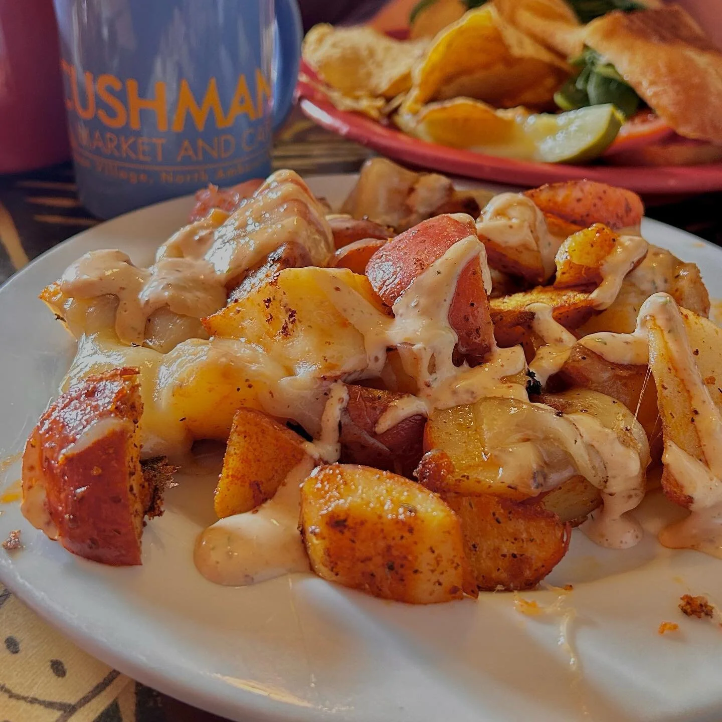 Try our delicious cheesy potatoes with remoulade next time you stop in&hellip; or you can just come for the potatoes ;)

#amherst #cushmanmarketandcafe