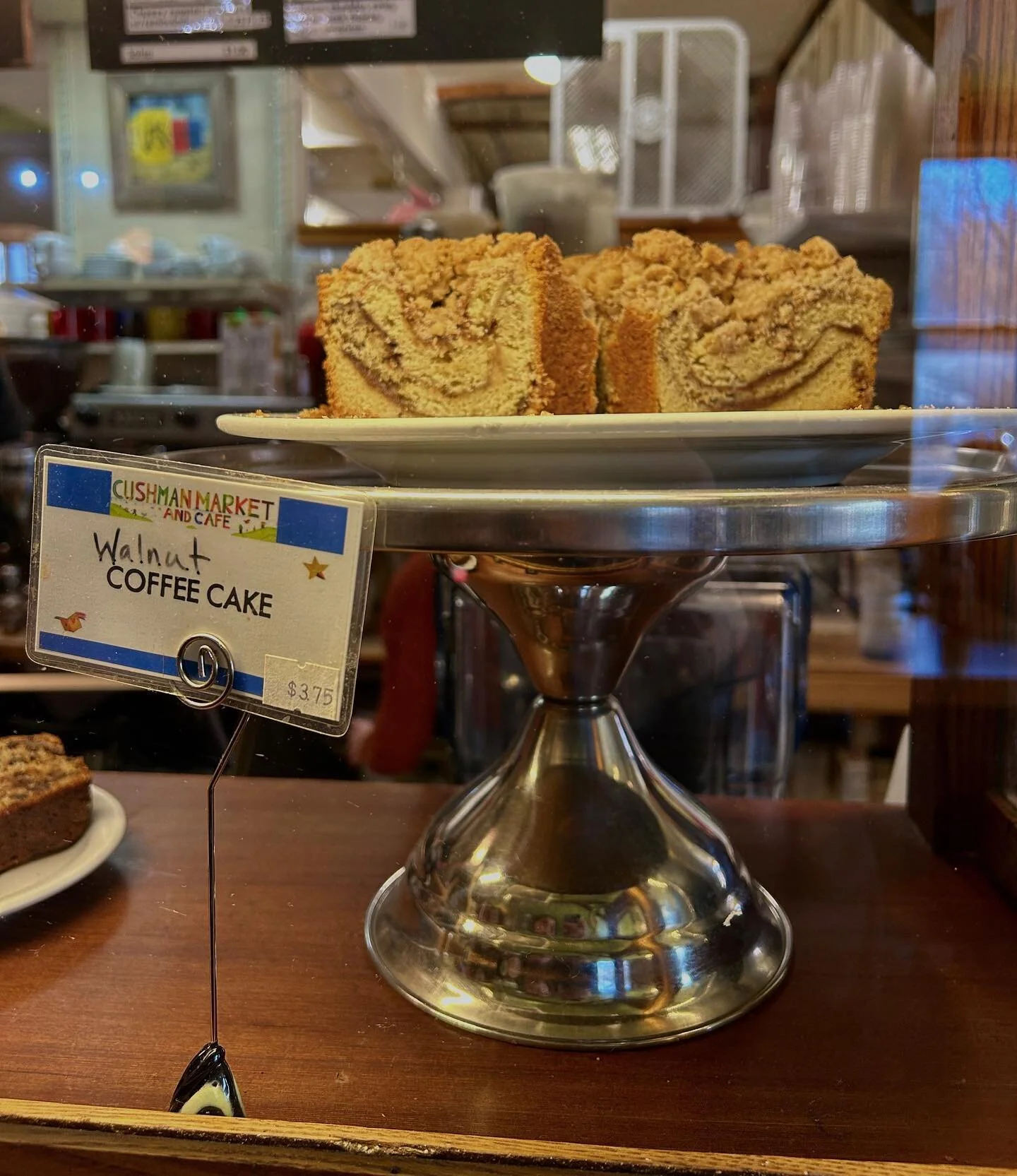 Walnut coffee cake!! We know you want some ;)

#amherst #cushmanmarketandcafe