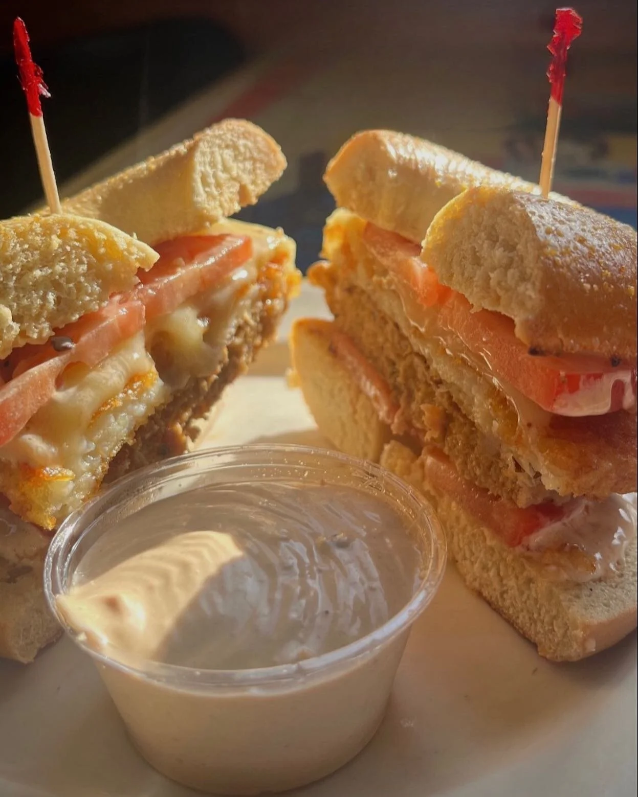 Get creative and DIY your breakfast!! This customer creation is a Cousin Elmer on a plain bagel w/ a hash brown patty and some chipotle 😋😋 Let&rsquo;s see what you can make :)

#amherst #cushmanmarketandcafe