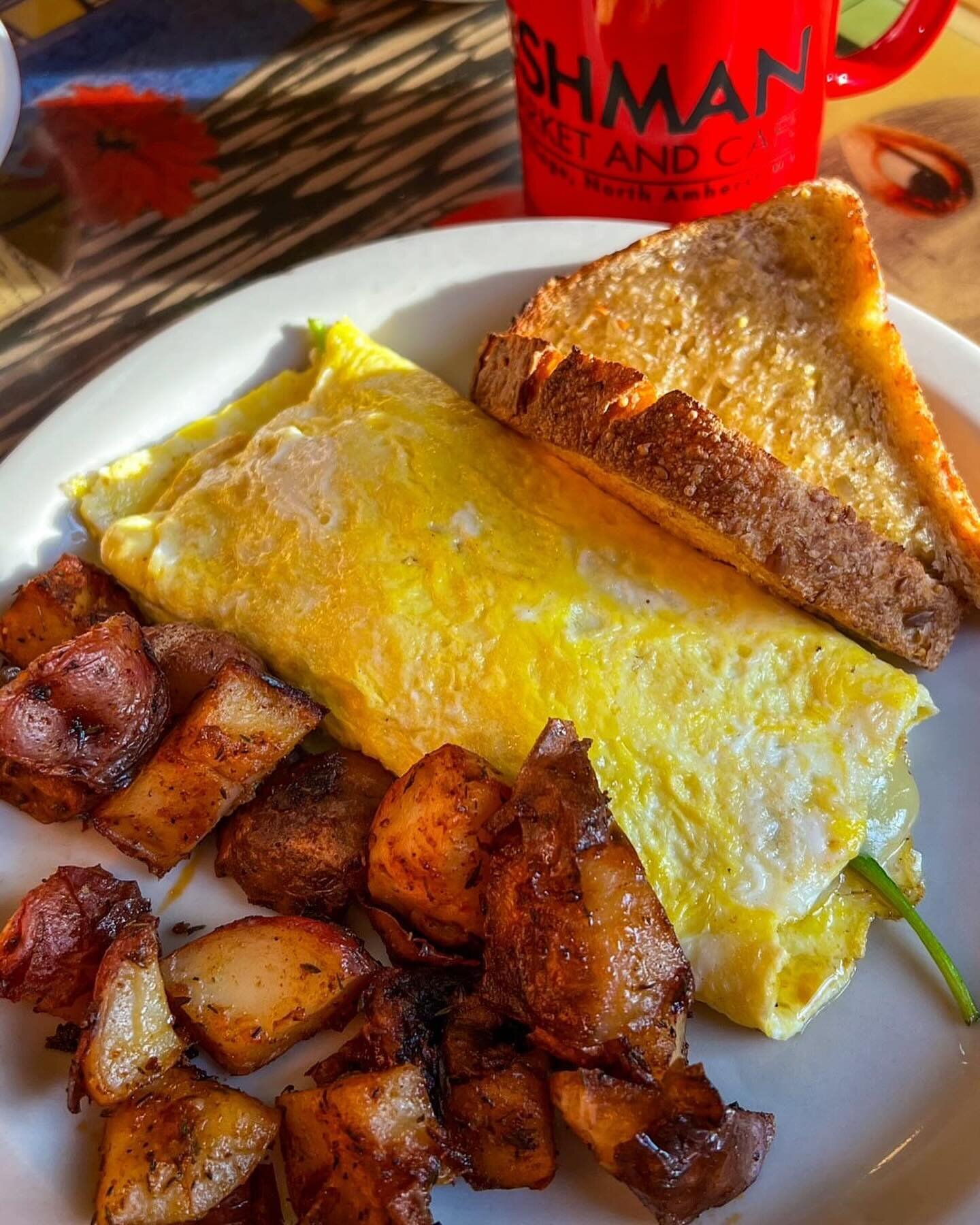 Good Monday morning :) How &lsquo;bout some breaky??

#amherst #cushmanmarketandcafe 
pc📸: @newenglandchickadee