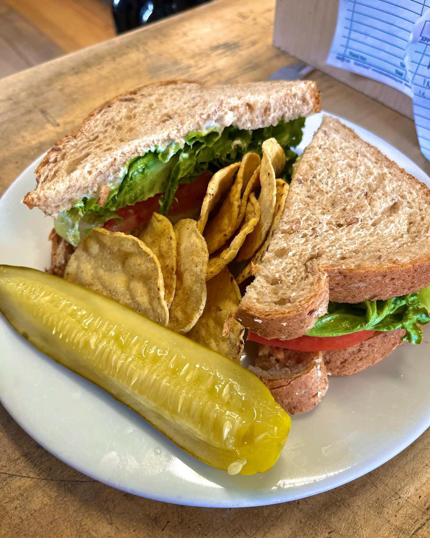 A sandwich a day keeps the doctor away&hellip;

#cushmanmarketandcafe #amherst