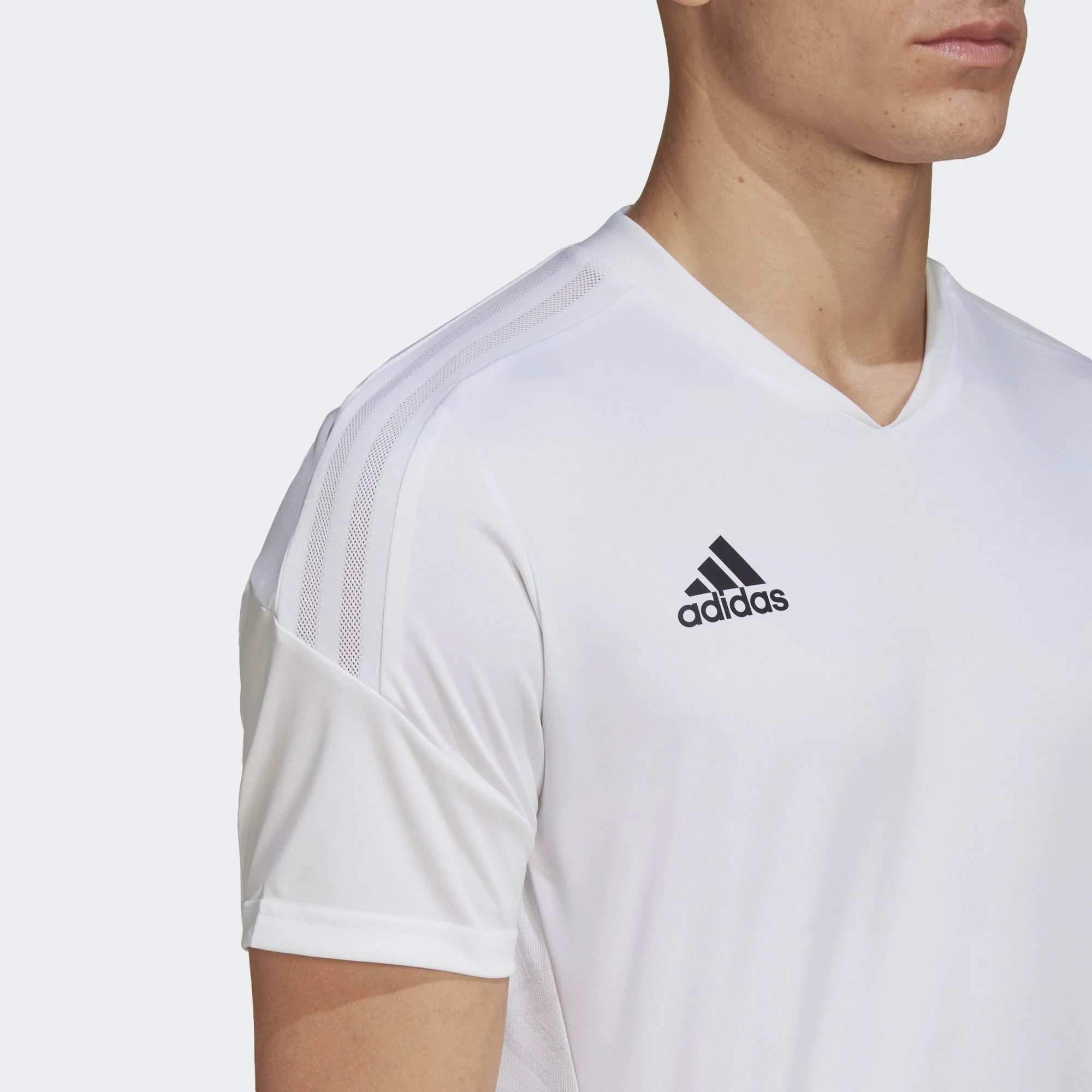 HD2275_APP_on-model_detail-2_gradient.jpg