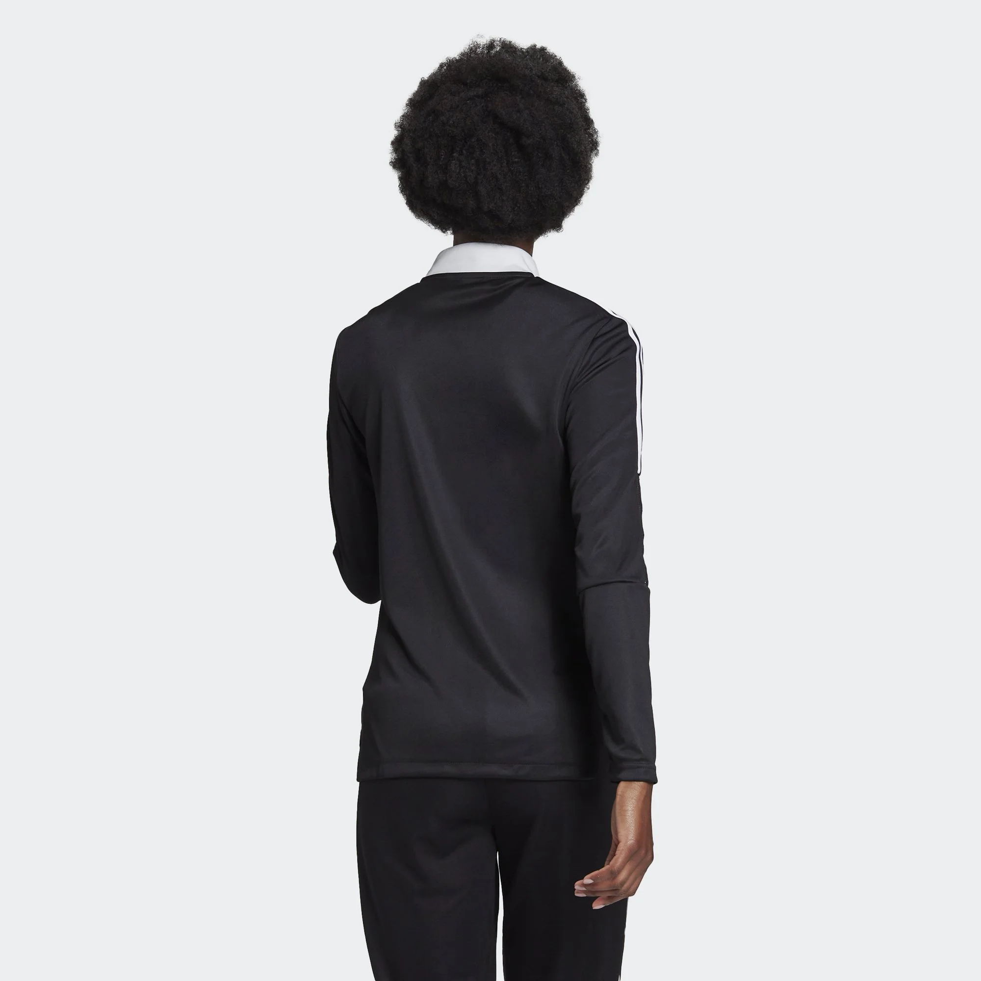 GM7307_APP_on-model_back_gradient.jpg