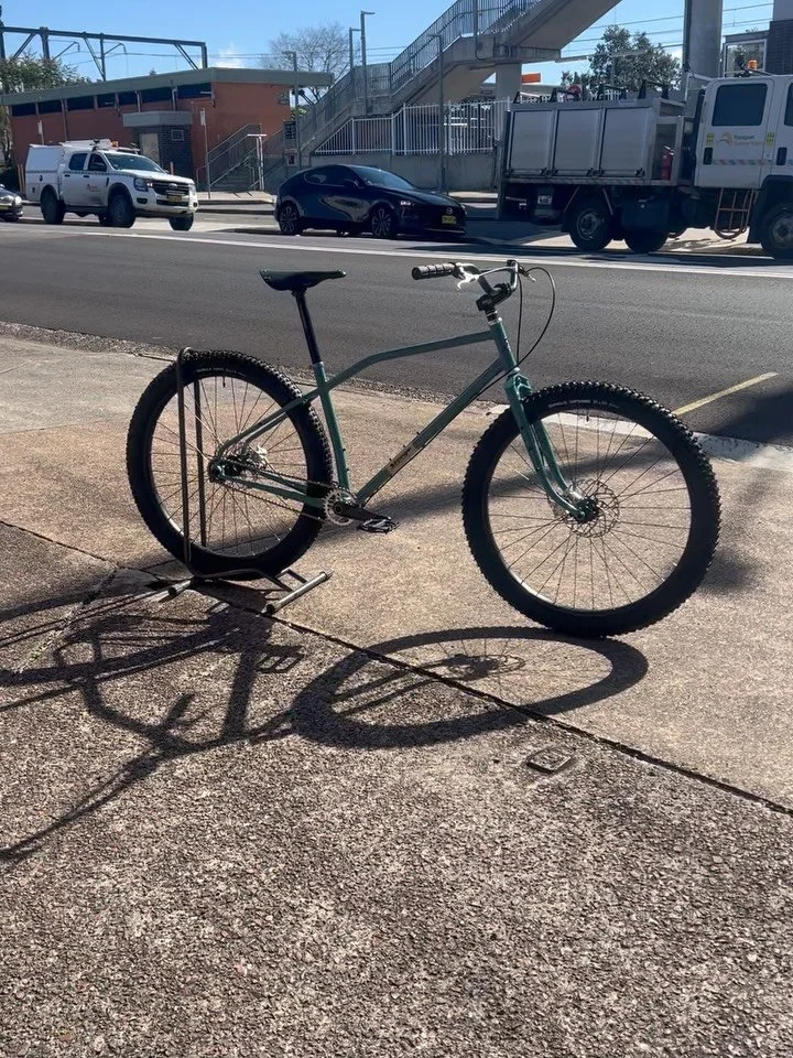 @stoogecycles Dirt Tracker single speed build, running some @surlyoz tyres, @bikethomson seat post, @brooksengland C17 all weather saddle, @wolf_tooth_comp chain ring and cog on @shimanoaustralia Deore XT crankset.
Really happy with how this one has 