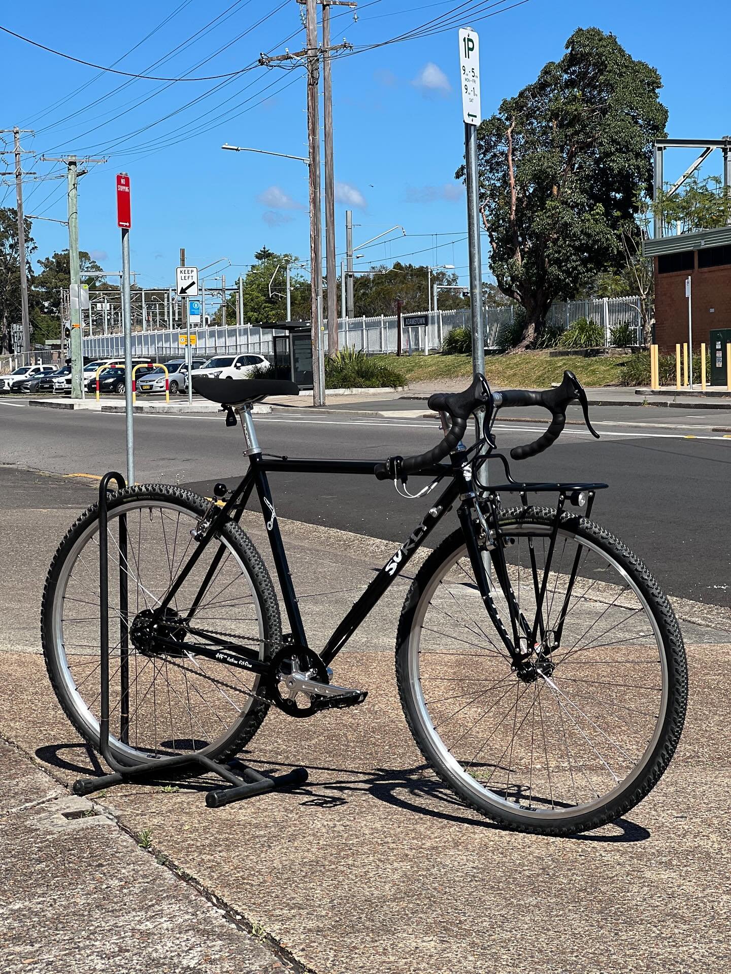 @surlyoz Cross Check Rohloff build from the other day, this one came together nicely, with some silver @shimanoaustralia DX V-brakes, some @nitto_handlebar_works , @bikethomson and @velo_orange bits to tie it all together.