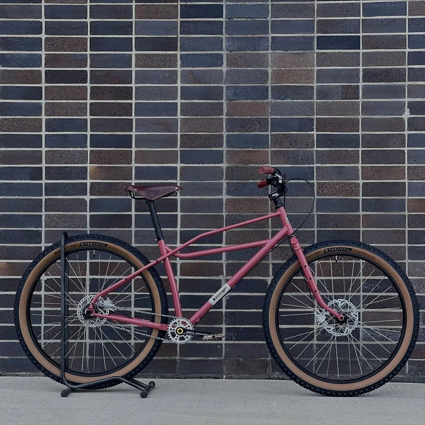 @stoogecycles Speedbomb single speed build all built and ready to hit the trails.
#stoogespeedbomb