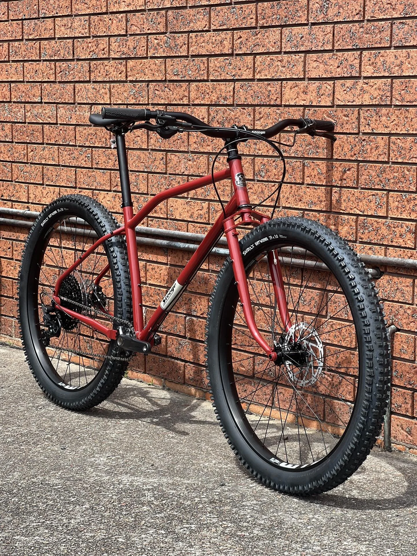 @stoogecycles Dirt Tracker heading down to Victoria to hit some of those southern trails.
#stoogedirttracker #stoogecycles #ghostgumbikes #surlydirtwizards