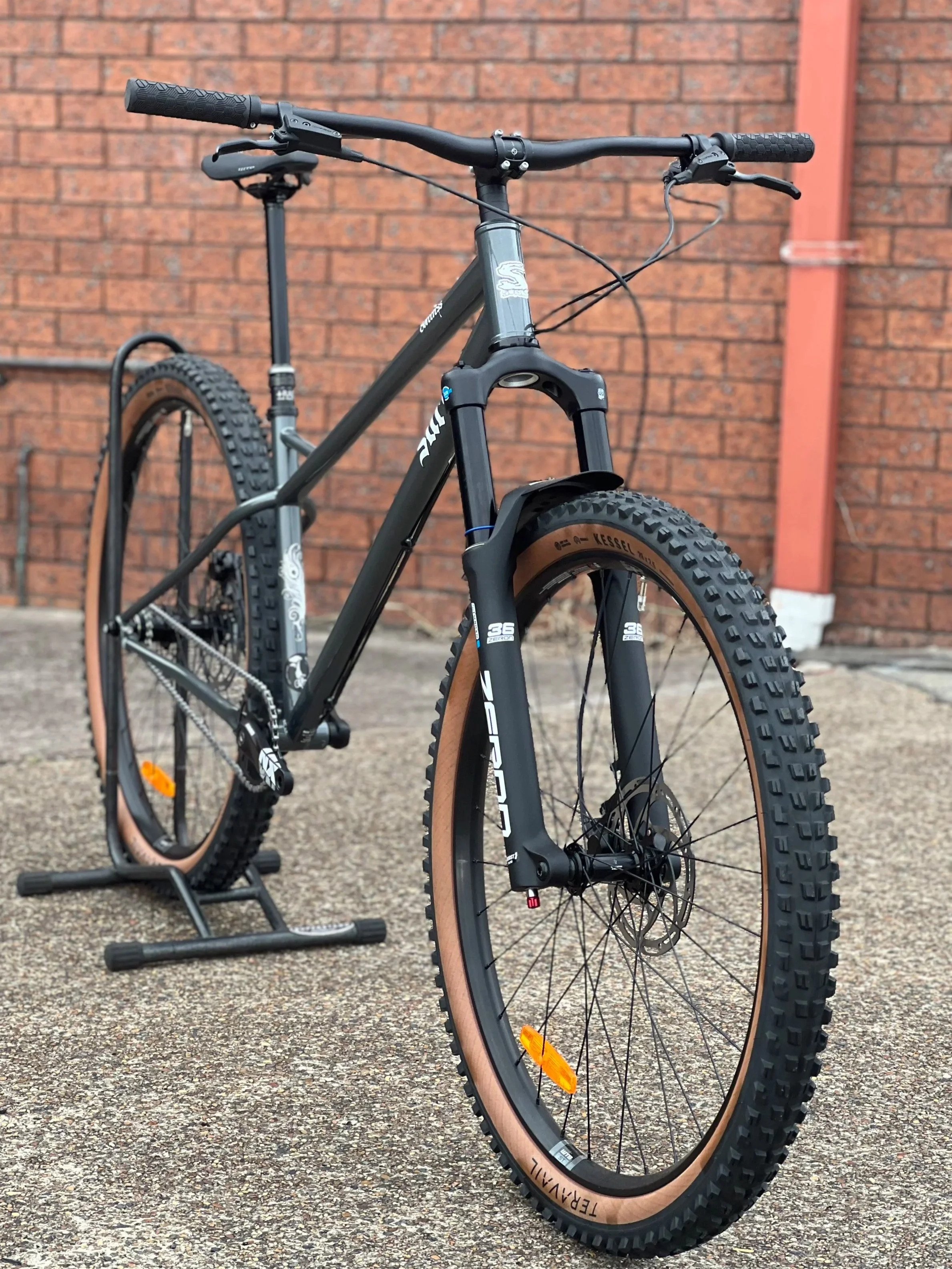 Surly-Sorseress-Single-Speed-Ghost-Gum-Bikes-03.jpg