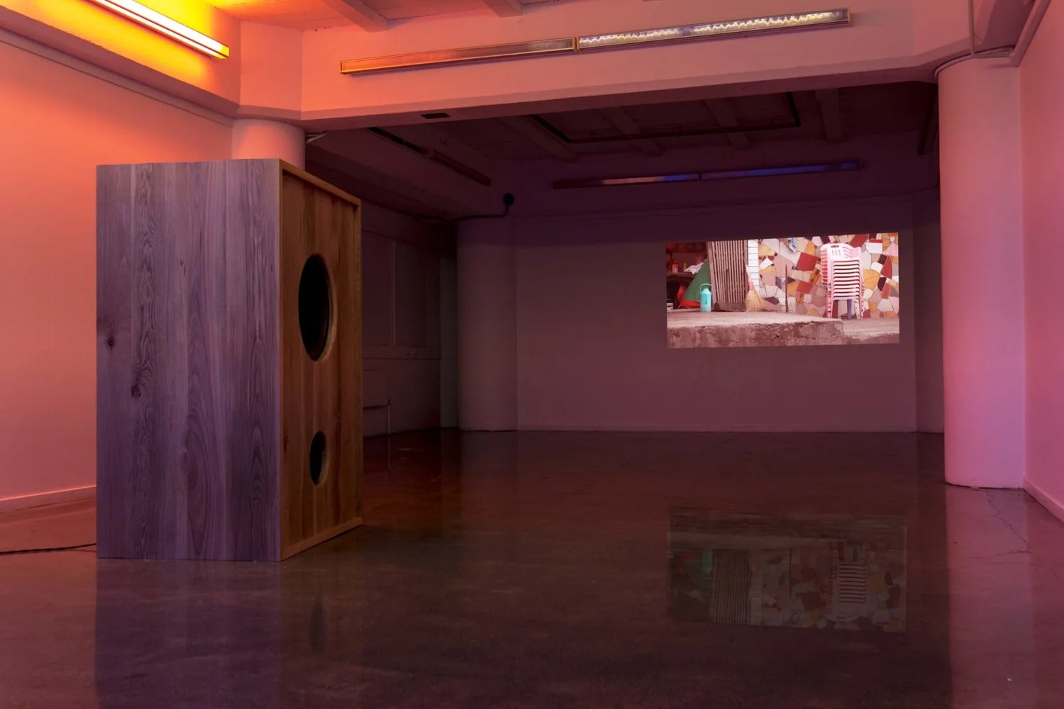 Kohikohiko+exhibtion+-+a+large+bass+speaker+and+video+projection.jpeg