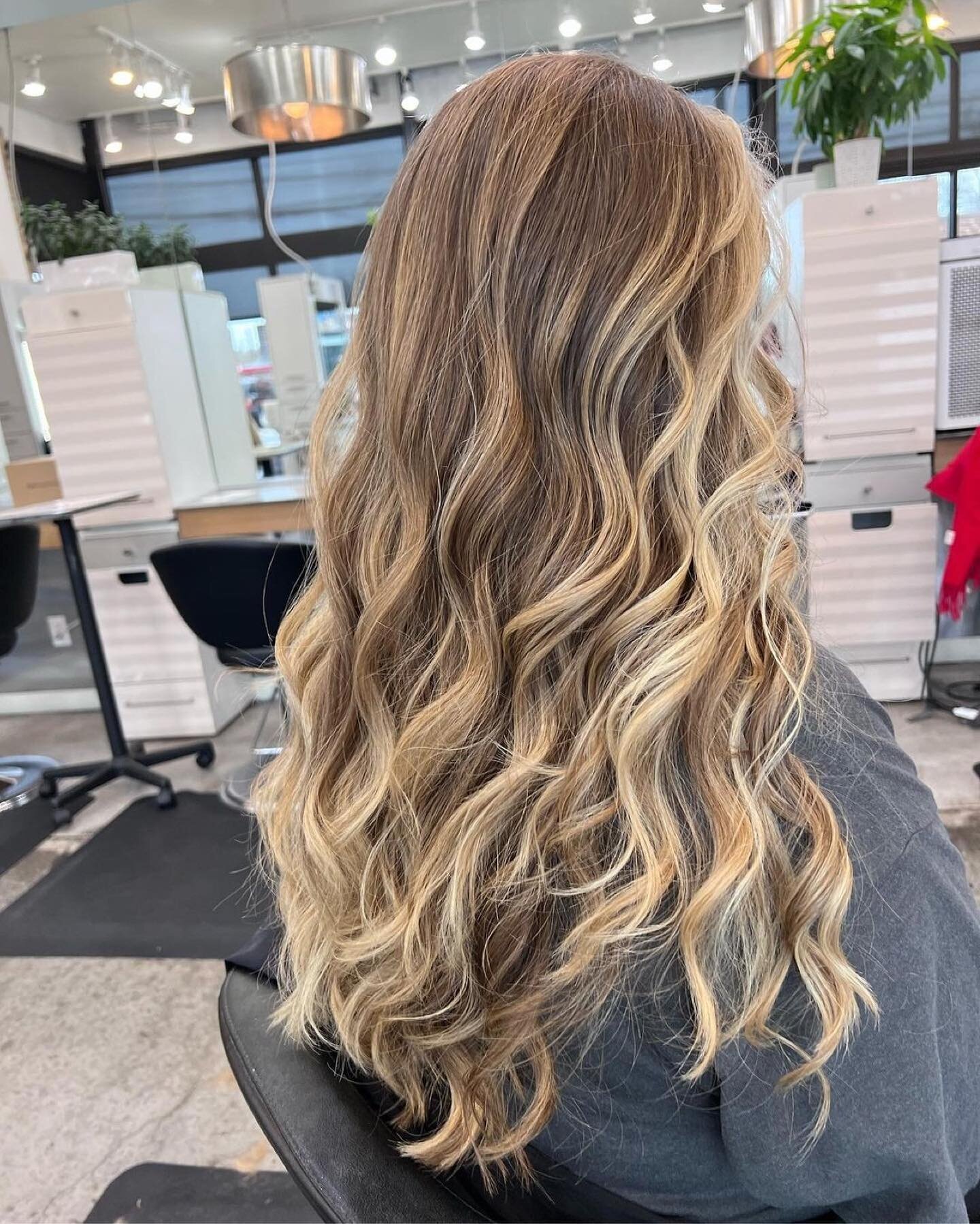 Repost from @tayloredhairatx
&bull;
Addie asked for a &ldquo;lived-in balayage look with a heavy money piece&rdquo; and that is exactly what she got 👏🏽🤍 

We are loving the amount of dimension this gives with the perfect amount of depth as well! 
