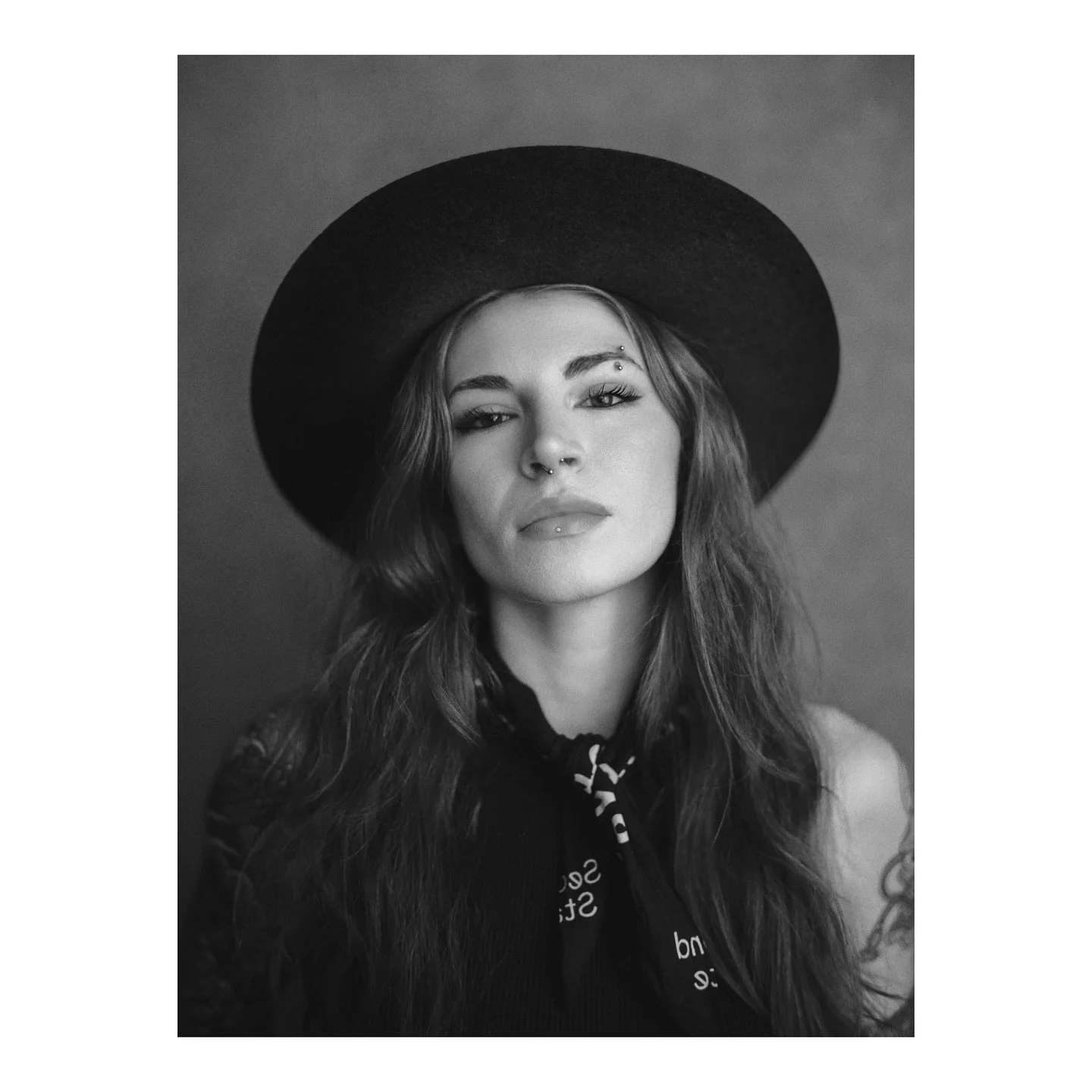 // in studio with the ultra cool Aurora

#charlestonlife #charlestonliving #charlestonfashionweek #charlestonblogger #charlestonstyle #charlestonphotographer #charlestonartist #charleston #charlestonportraitphotographer #chsart #chs #film #filmphotog