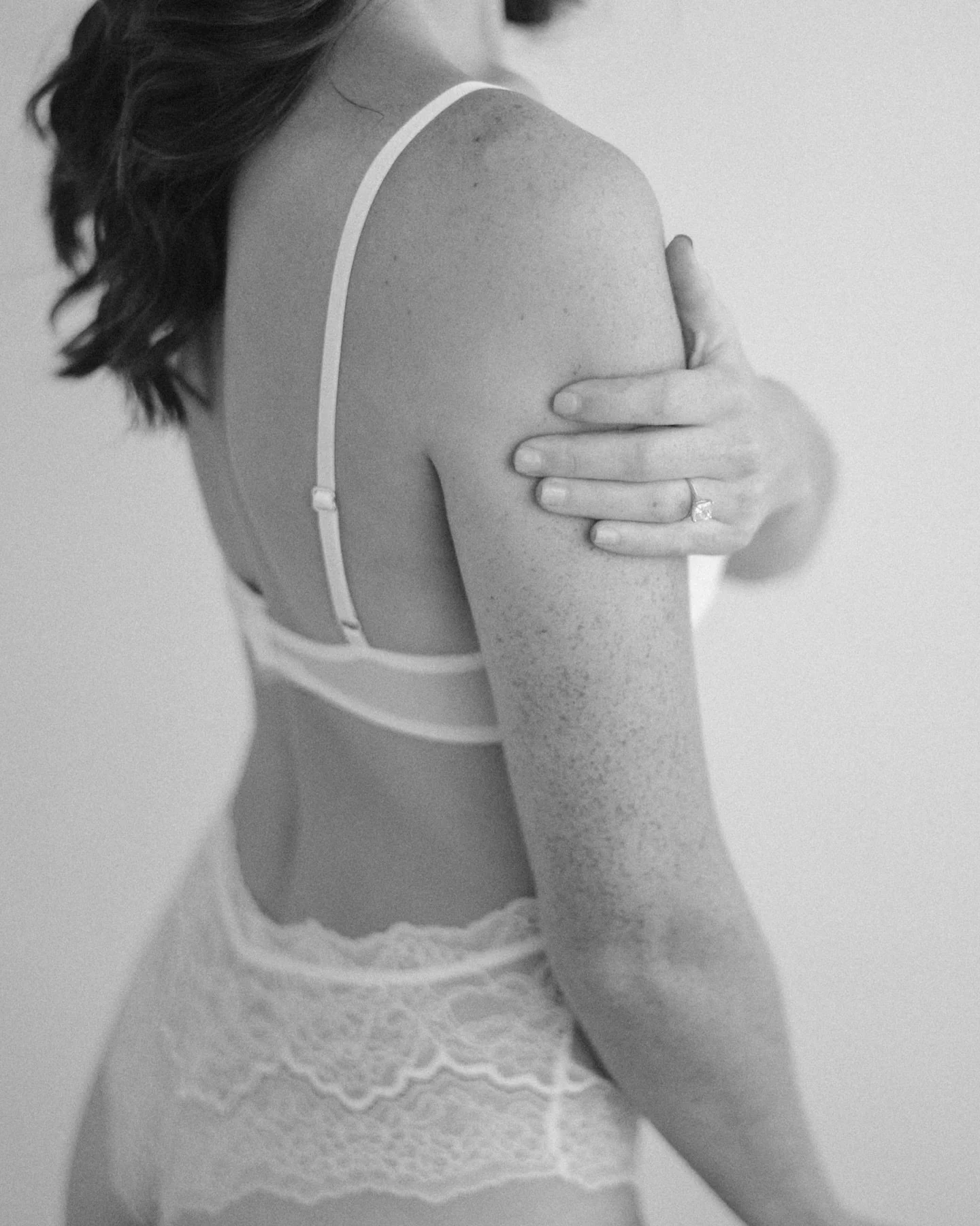 // bridal boudoir in studio

#charlestonlife #charlestonliving #charlestonfashionweek #charlestonblogger #charlestonstyle #charlestonphotographer #charlestonartist #charleston #charlestonportraitphotographer #chsart #chs #film #filmphotography #filmp
