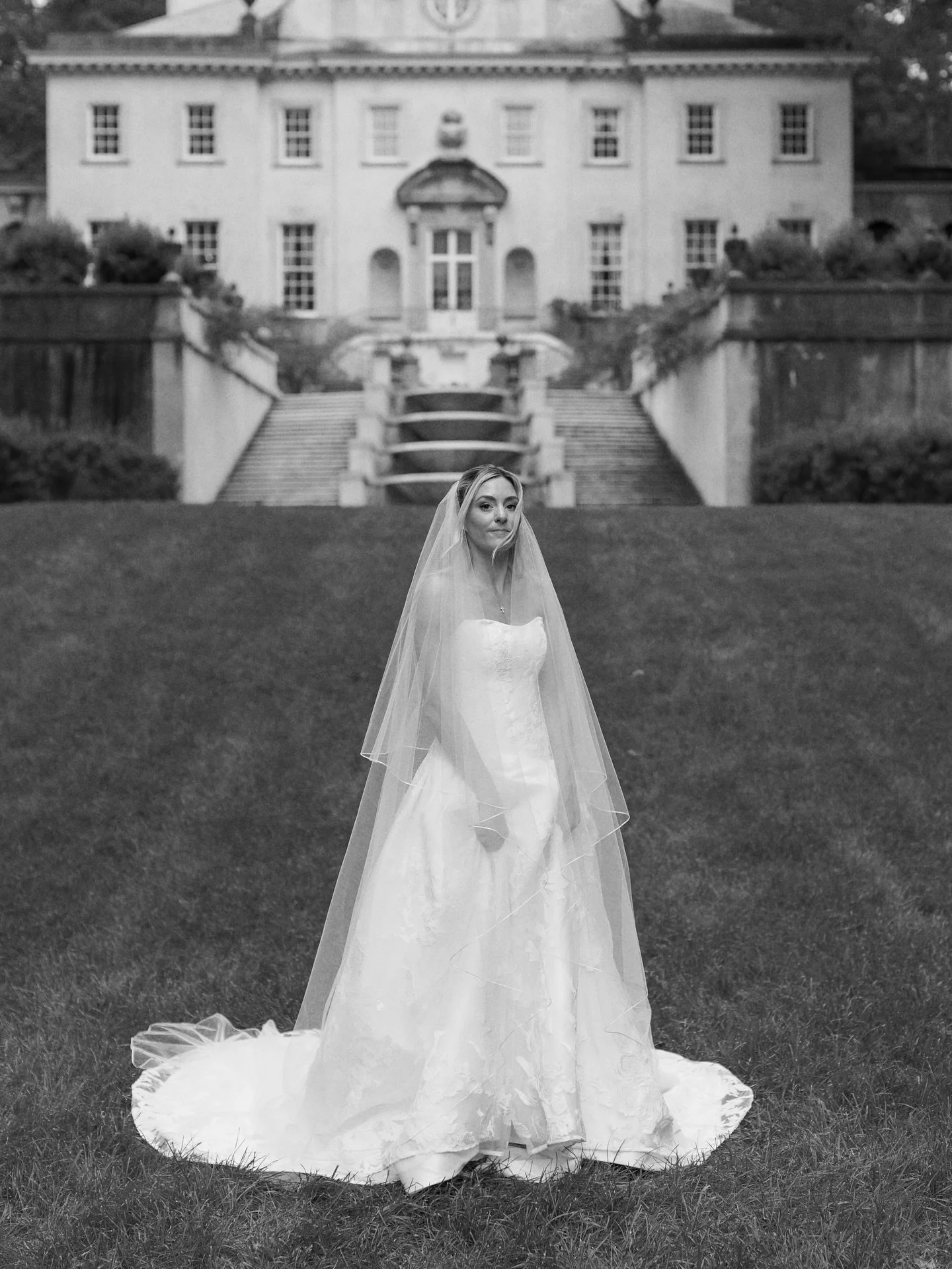 // bridal portraits at The Swan House? Yes, please, always!

#atlweddingphotographer #atlantawedding #atlantaweddingphotographer #charlestonwedding #charlestonweddingphotographer #luxuryweddingphotographer #luxuryweddings #bridalportraits #bridaldres