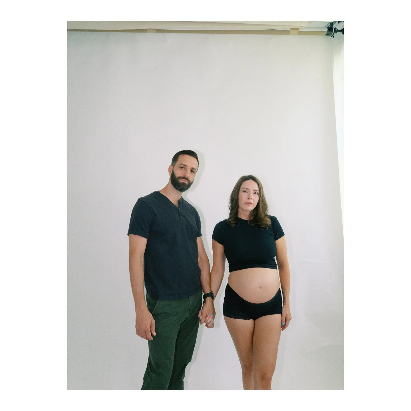 // vibin&rsquo; with these ultra cool parents

#charlestonmaternityphotographer #charlestonmaternityphotography #charlestonmaternity #charlestonstudio