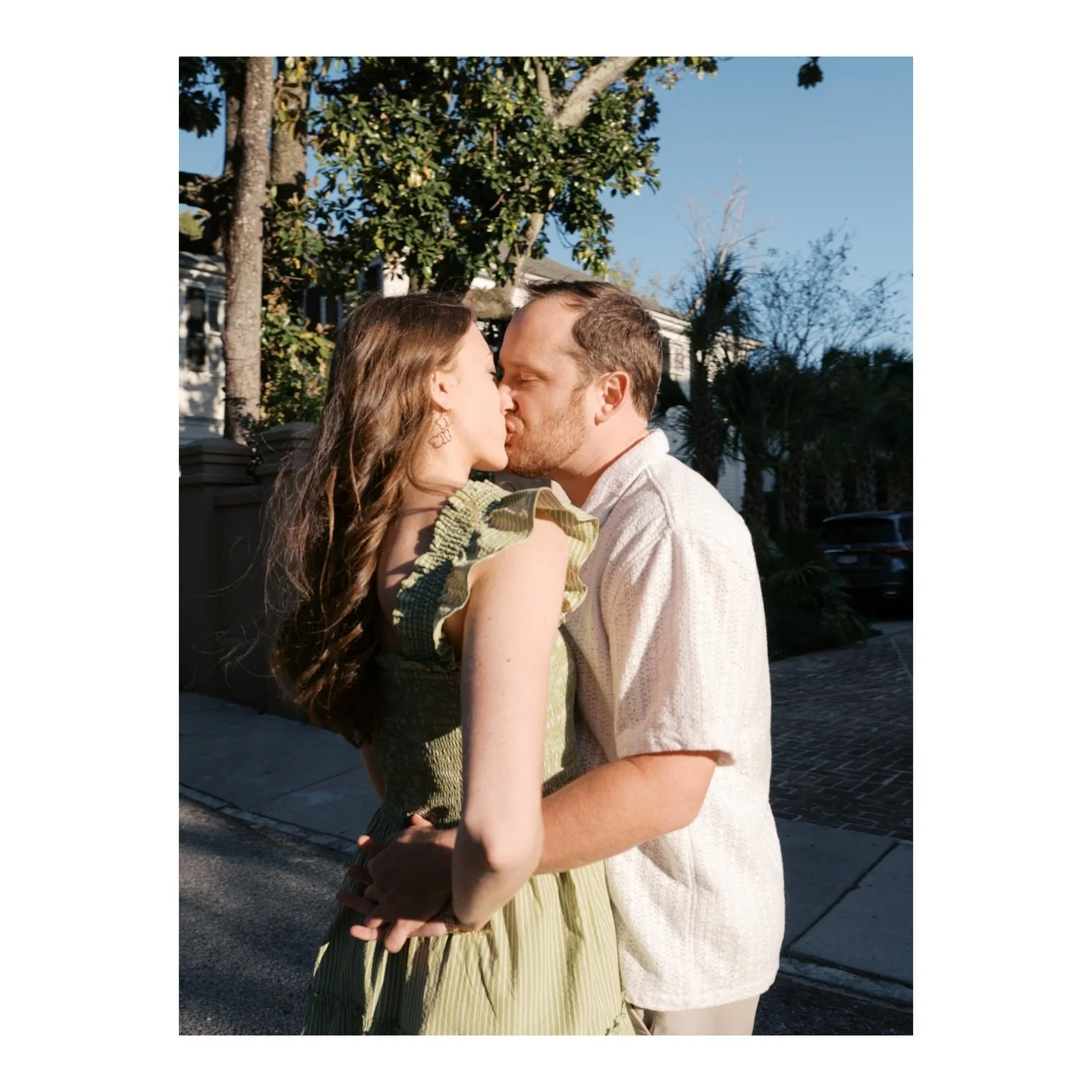 // walking through Charleston, catching rays, and dreaming about a wedding day with the super cool Elliot &amp; Nicolette!

#charlestonweddingphotographer #charlestonengagementphotographer #charlestonengagement #charlestonportraitphotographer #charle