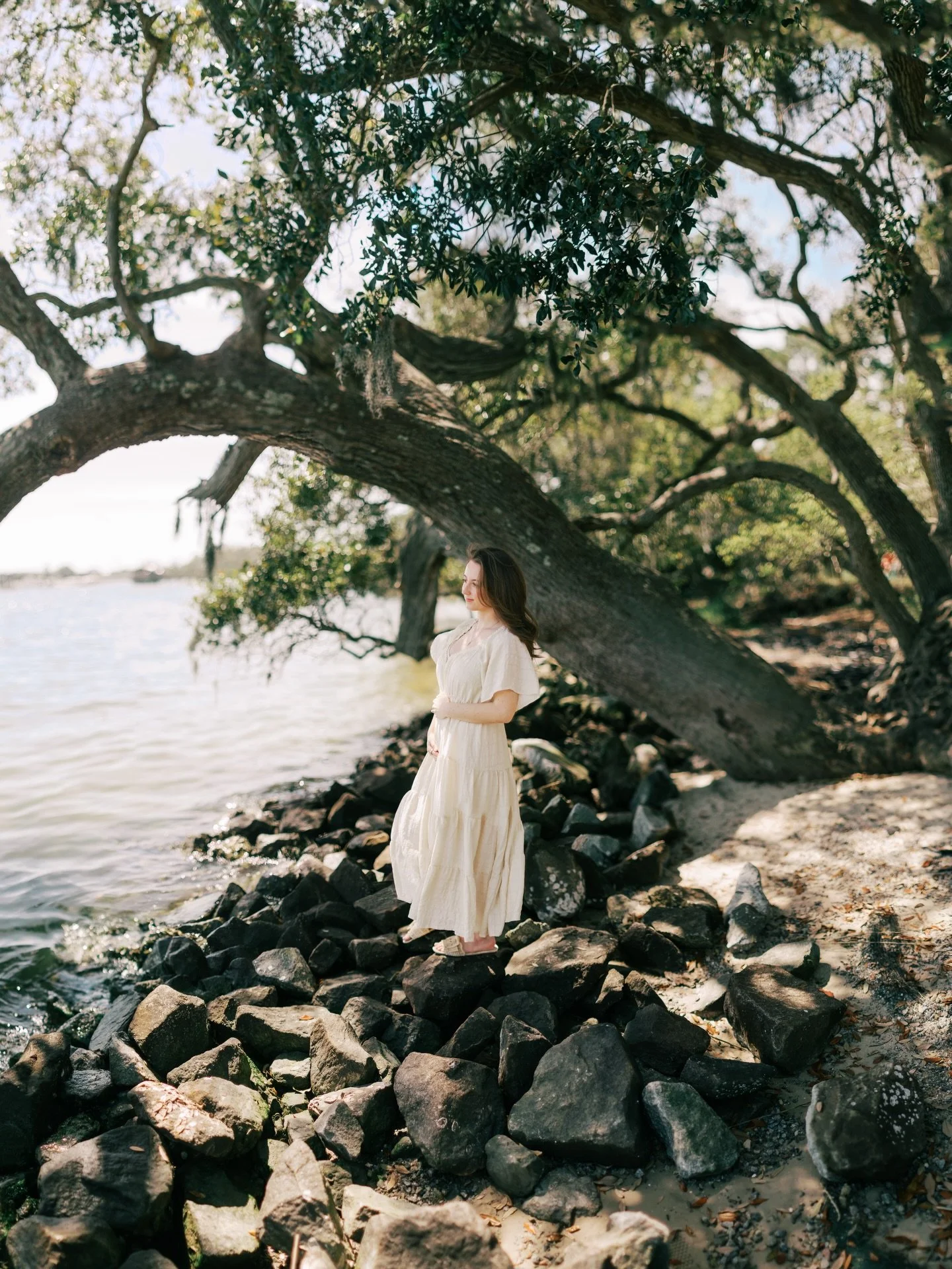 // Anna&rsquo;s maternity, on location and on film!

#charlestonmaternityphotographer #maternityphotographer #charlestonstudiophotographer #maternityphotoshoot