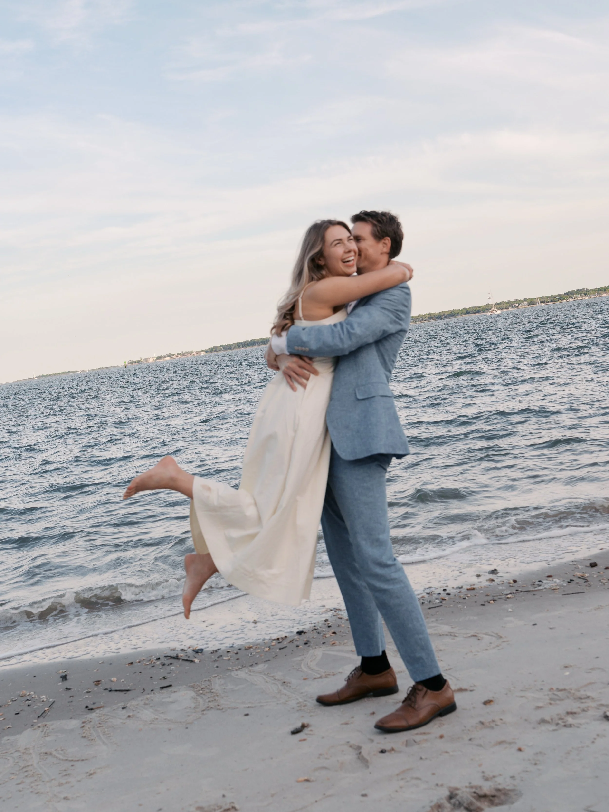 // catching up on sharing galleries from this past spring! It was such an amazing season with so many incredible couples&hellip;. like Alex &amp; Meredith! 

#charlestonengagementphotographer #charlestonengagementsession #charlestonweddingphotographe