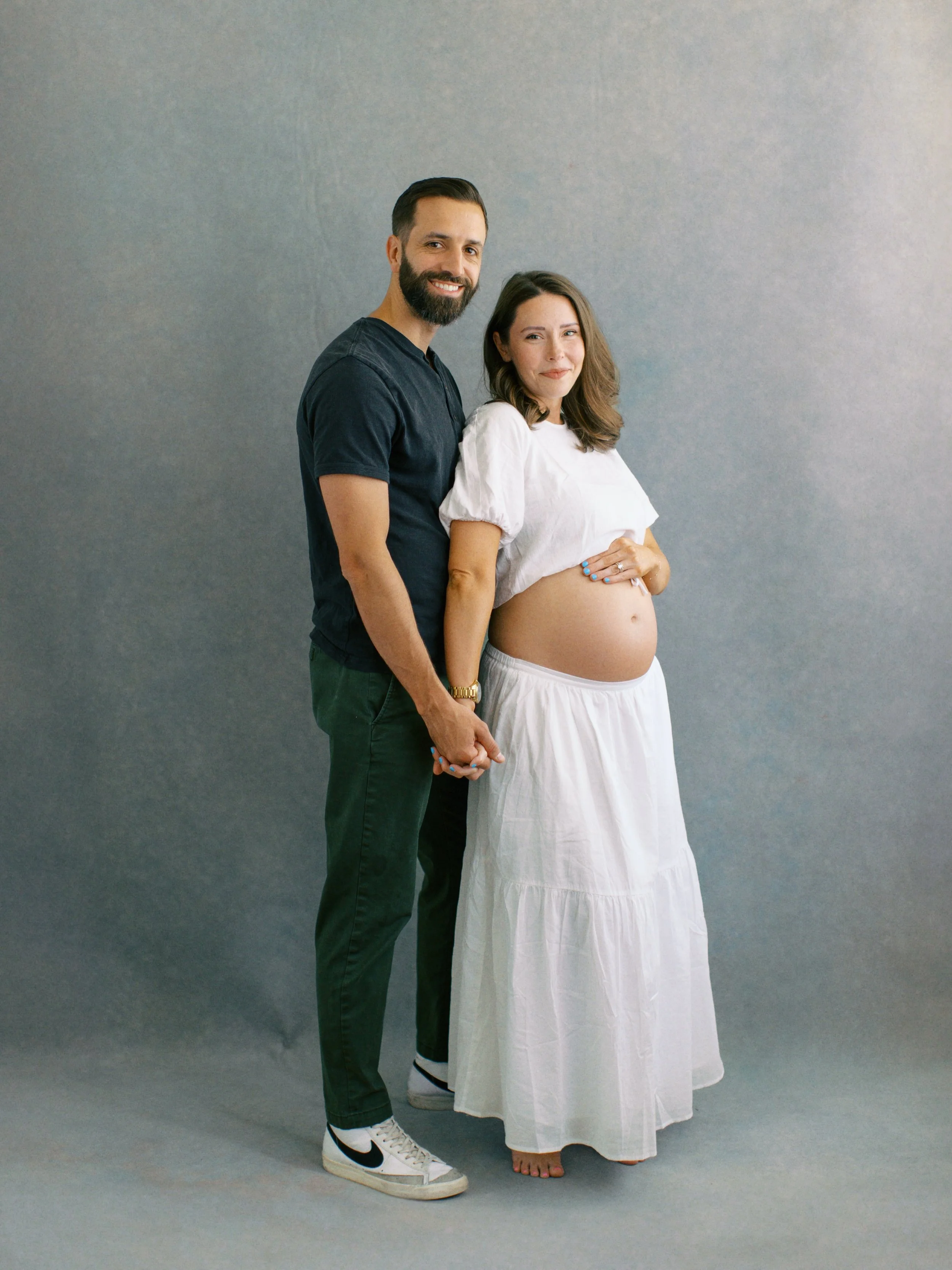 // a little bit of a throwback, studio maternity with the super cool Kelly &amp; Mike. Always loved this session!

#charlestonmaternity #charlestonmaternityphotographer #charlestonportraits
