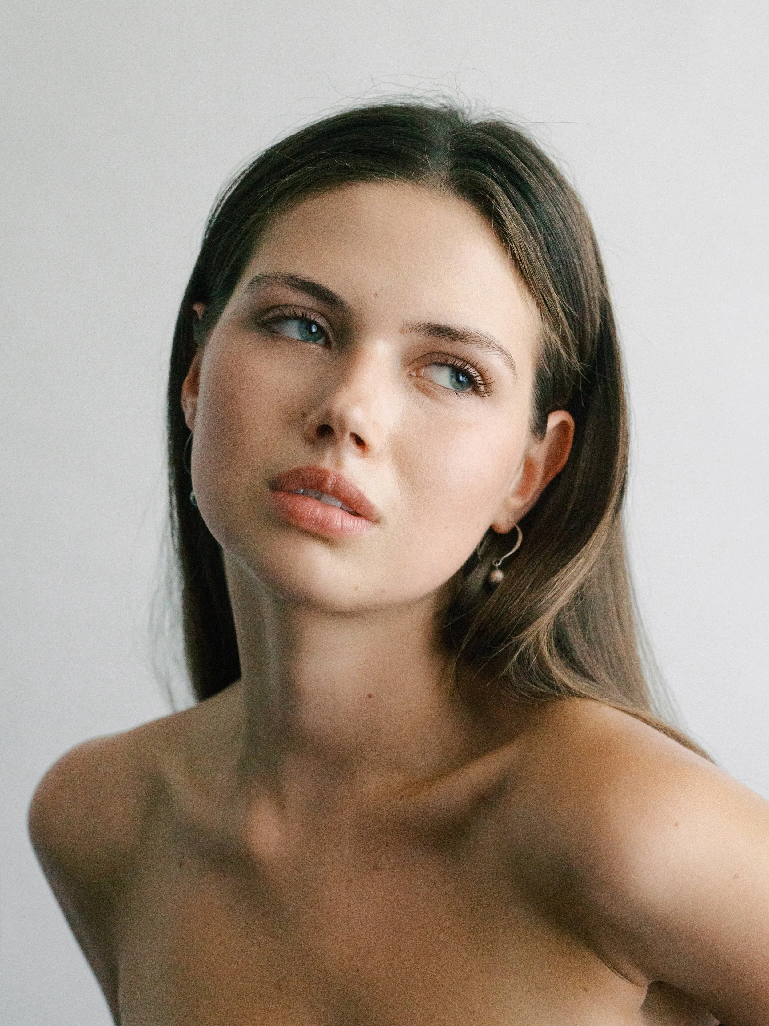 // in a mood&hellip; or two

In studio with the ultra cool @rayna.ekb 

#charlestonfashion #charlestonportraitphotographer #portraitmood #charlestonheadshots #charlestondaily