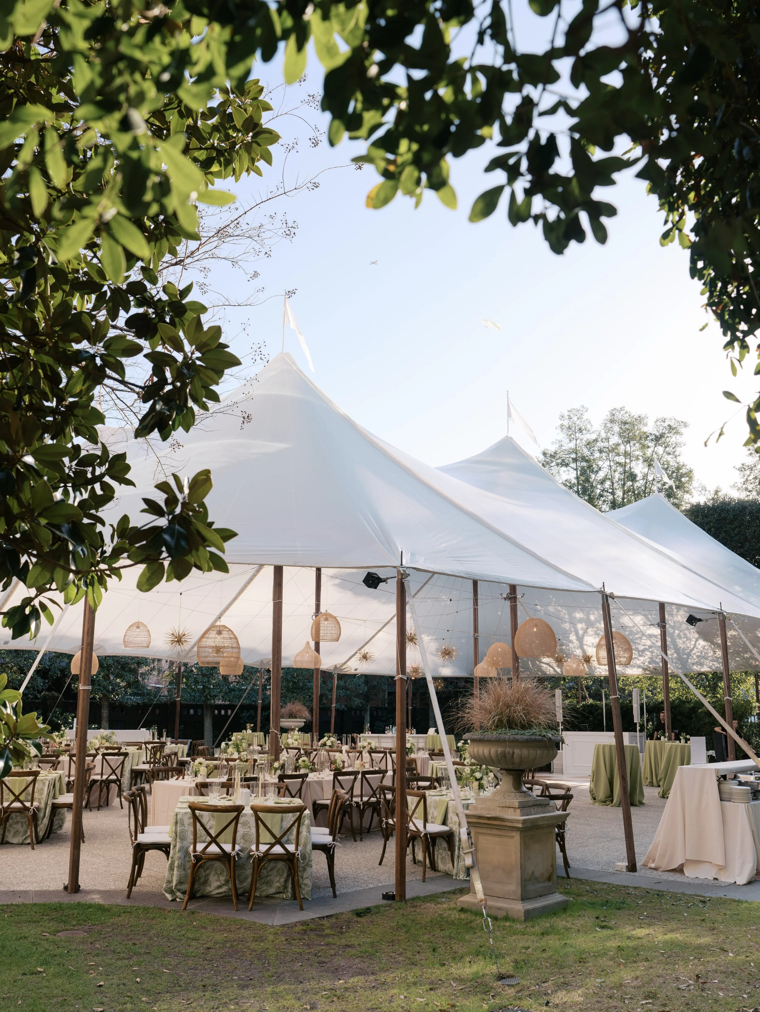 // some gorgeous details from Sydney &amp; Juan&rsquo;s incredible day!

Planning:&nbsp;@bouquetsandbowtiescharleston
Venue:&nbsp;@gibbesmuseumevents
Florals:&nbsp;@branchflowershop
Video:&nbsp;@h2hmedia
HMUA:&nbsp;@lashesandlacechs
Strings:&nbsp;@pa