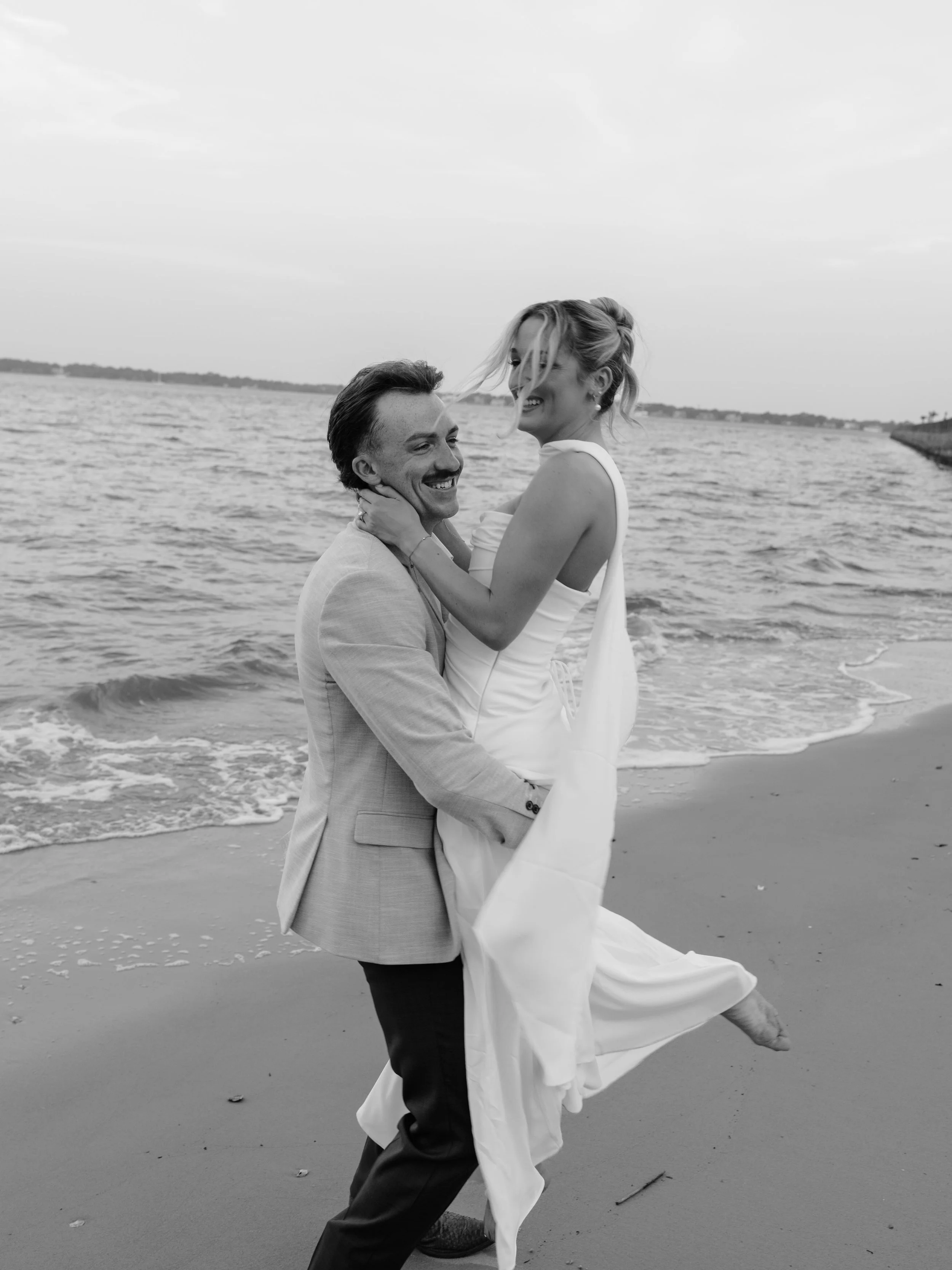 // having a blast with the ultra cool Tessa &amp; Nick!

#charlestonweddingphotographer #charlestonengagement #charlestonbattery #downtowncharleston #engagementphotographer