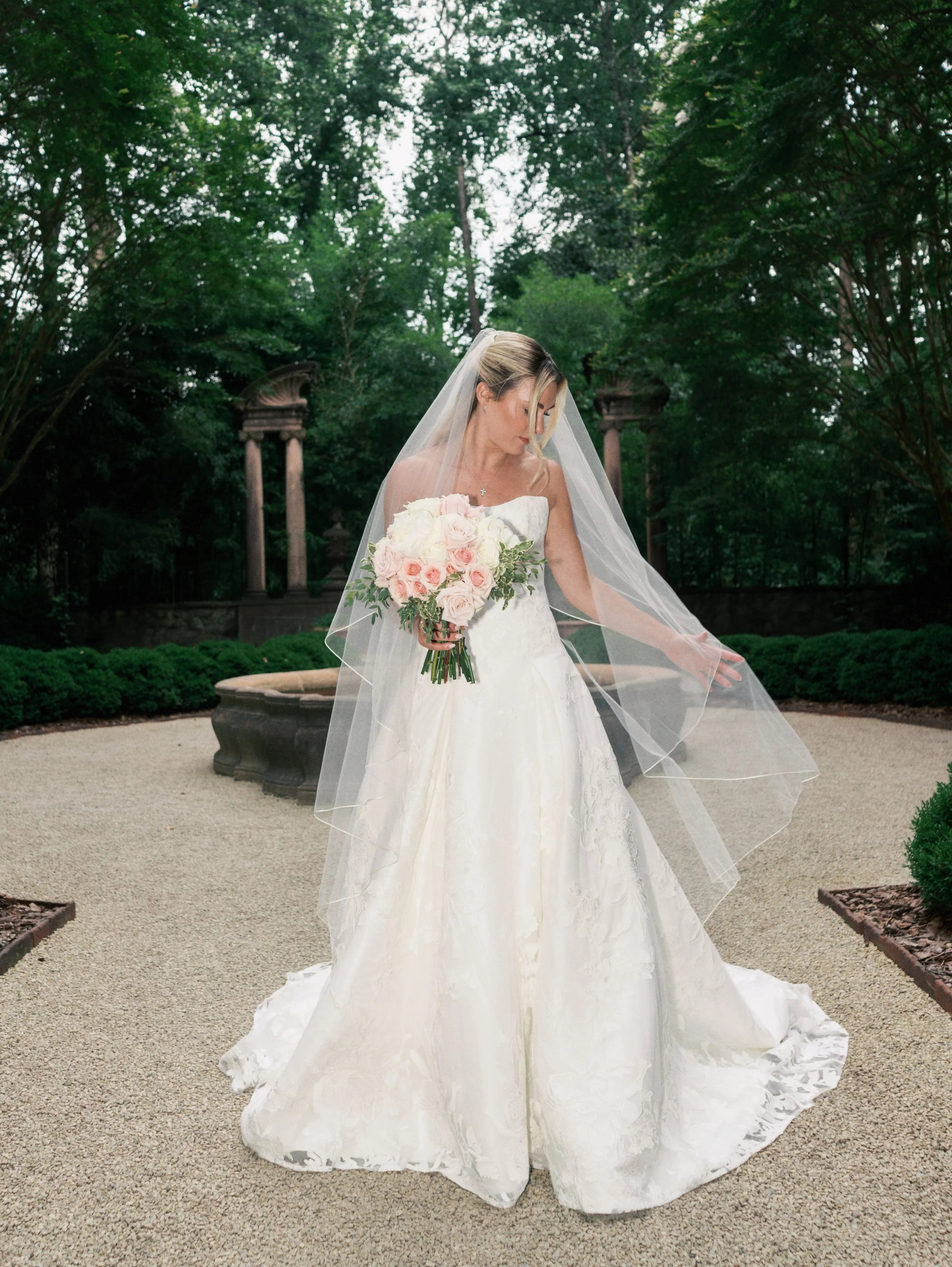 // some favorites from an incredible bridal shoot with Taylor

#swanhouse #swanhousewedding #bridal #atlantaweddingphotographer #theswanhouse