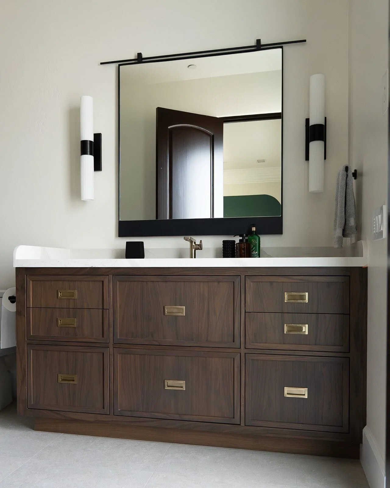 Ever had something roll right off your counter because there&rsquo;s no edge? Or felt one toothbrush away from total chaos?

On an open side, a fabricated side splash can be a simple fix that makes a big difference. Clean. Intentional. No more casual