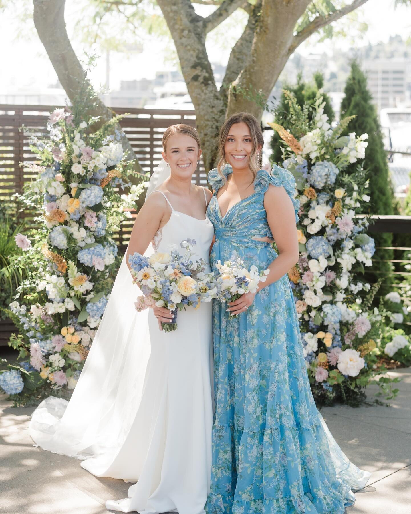 Jordan + Alex. My blue loving friends! 
Venue @docksideatdukes 
Planner @weddings_with_wendy 
Hmua @a.nd.beauty 
Photographer @kristenhoneycuttphotoco