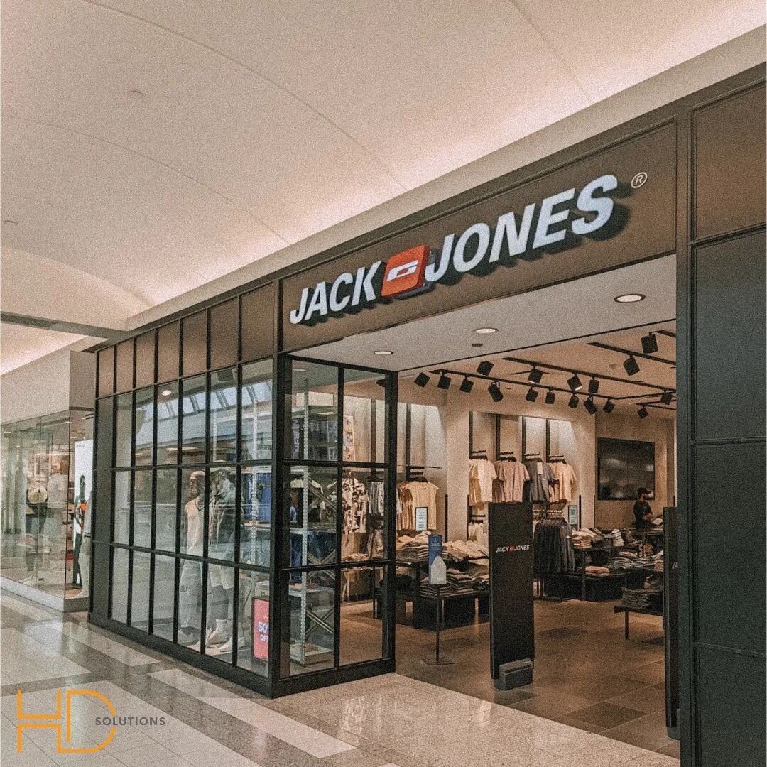 New sound system going in at the Jack &amp; Jones store in Metrotown to start off the week!

#hds #hdsolutions #electrician #contractor #lowvoltage #commercialconstruction #residentialconstruction #nodaysoff #homebuilder #customhomes #luxuryhome #hom