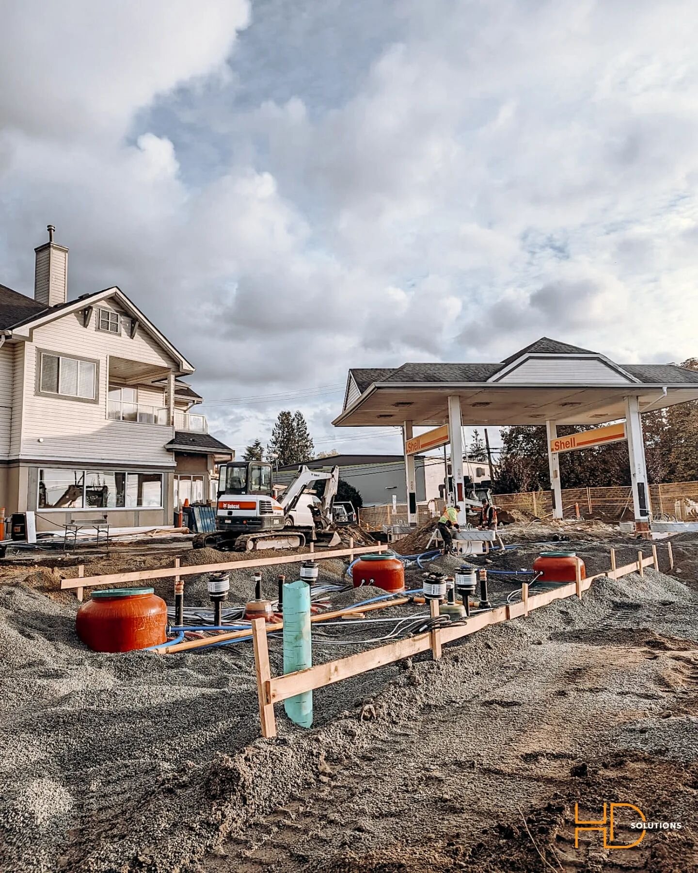 It's a beauty of a day to renovate a gas station!

#hds #hdsolutions #electrician #contractor #lowvoltage #commercialconstruction #residentialconstruction #nodaysoff #homebuilder #customhomes #luxuryhome #hometheatre #hometheater #cctv #security #acc